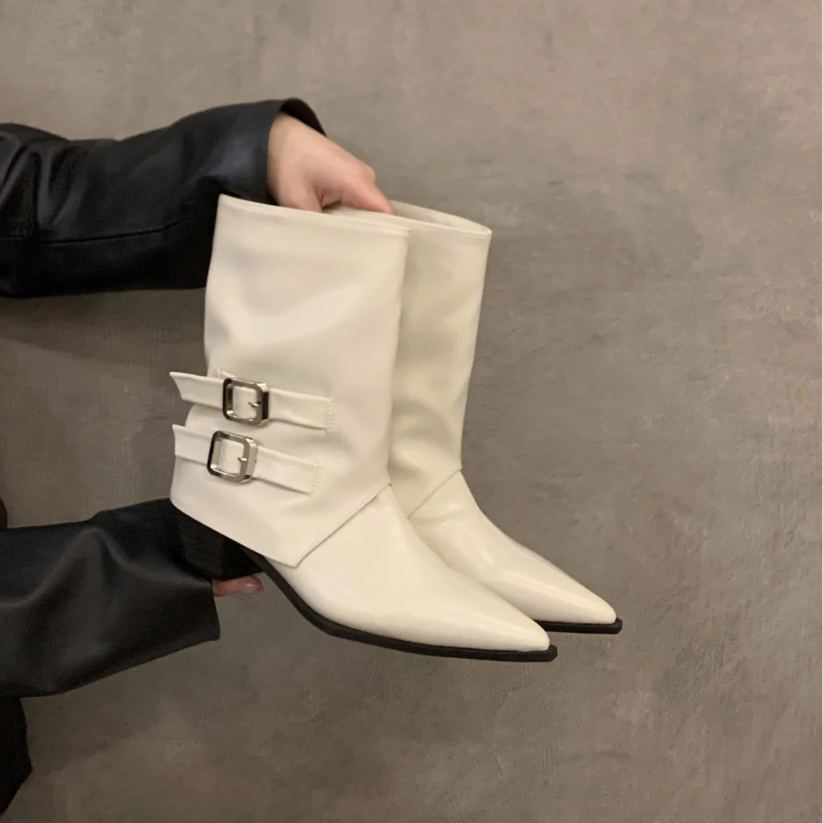 Damen Elegante Stiefeletten mit dekorativen Schnallen und spitzem Schnitt Heidi Mode - Image 4