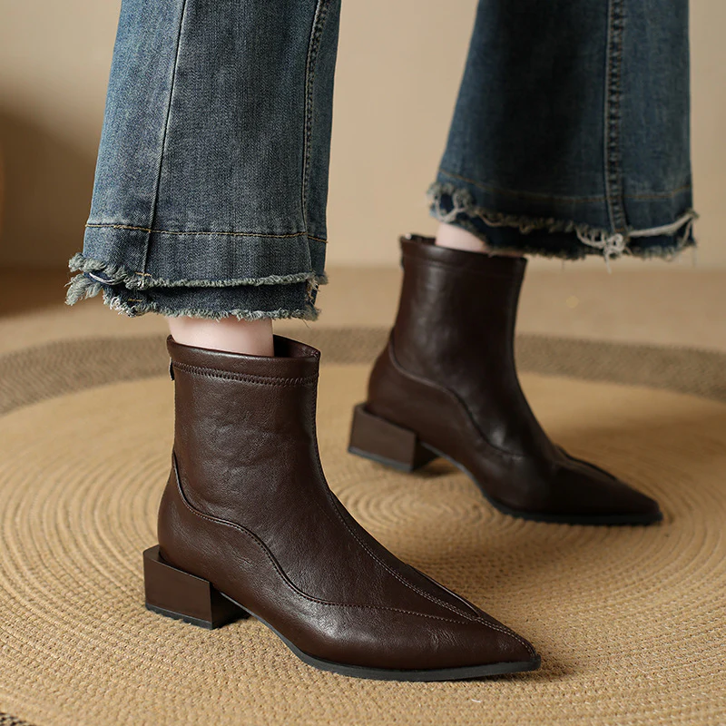 Damen elegante Stiefeletten mit modernem Blockabsatz und spitz zulaufender Schuhform Heidi Mode - Image 2
