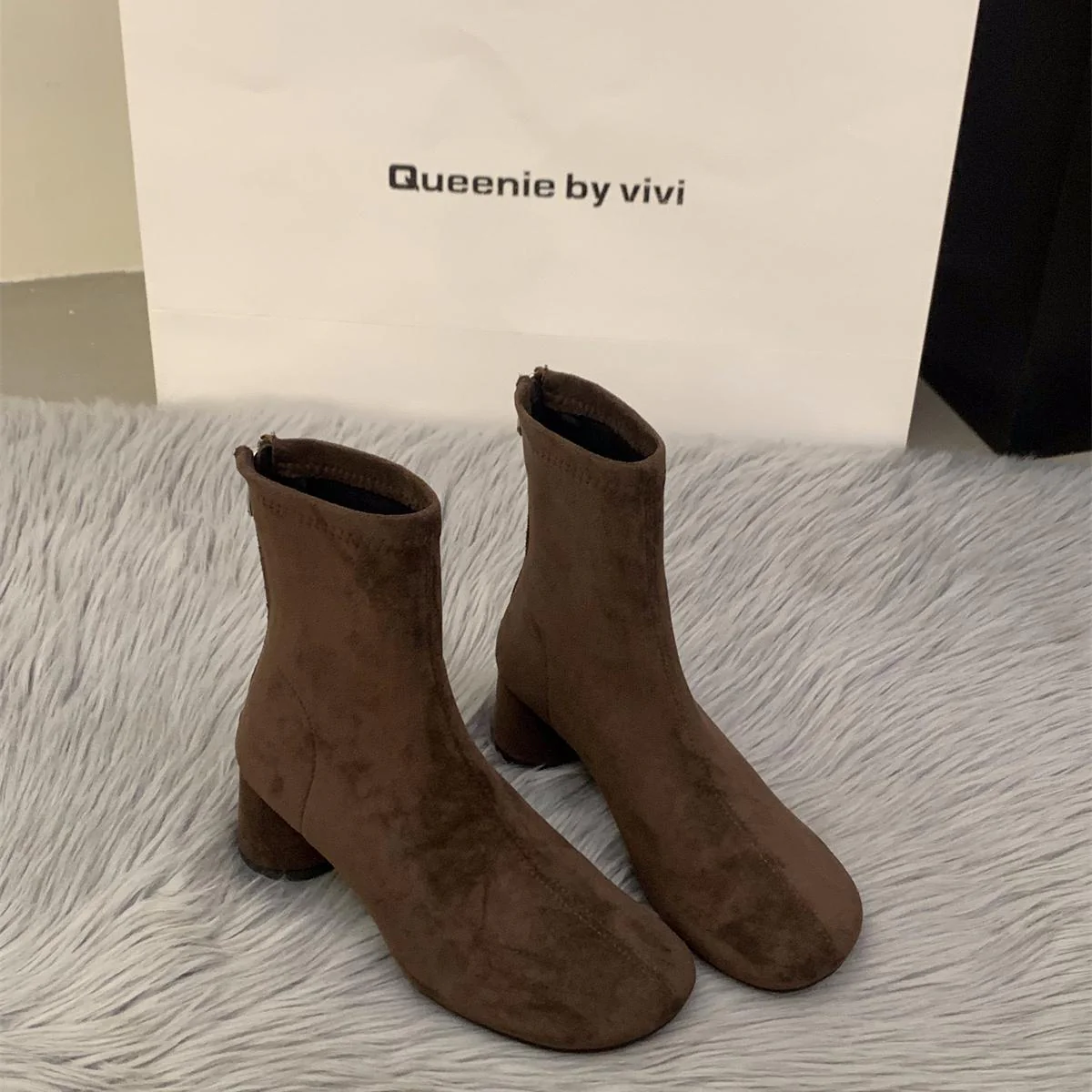 Damen Elegante Stiefeletten mit modischem Blockabsatz und Reißverschluss Heidi Mode - Image 2