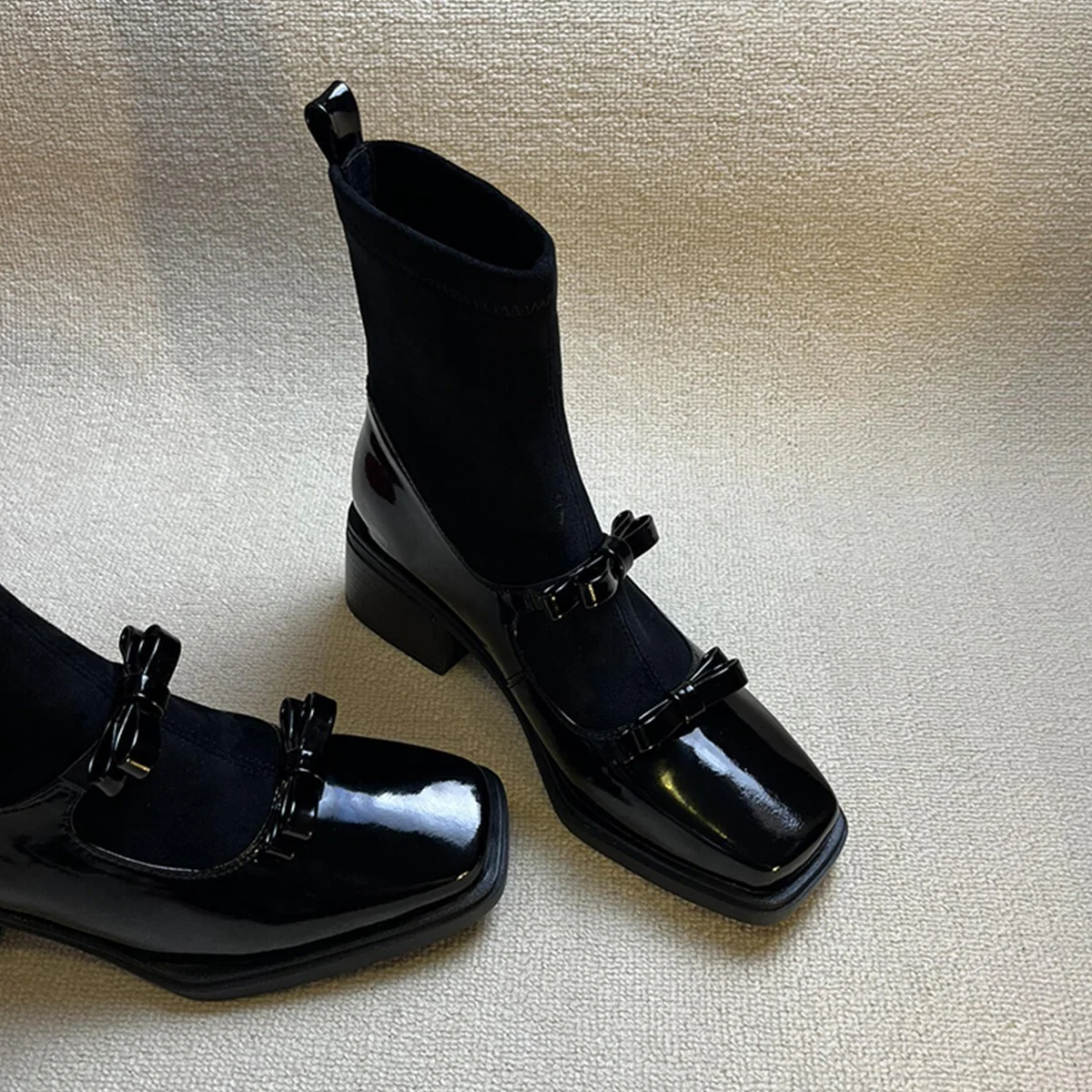 Damen elegante Stiefeletten mit modischem Cut-Out-Design und dekorativen Schleifen Heidi Mode