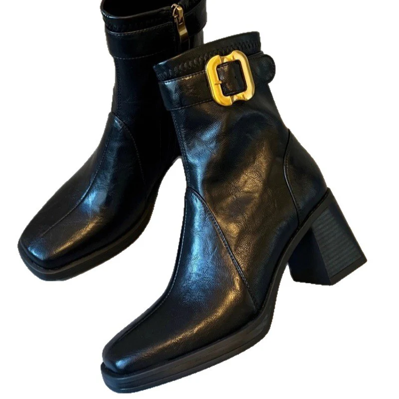 Damen Elegante Stiefeletten mit modischem Schnallenakzent und hohem Blockabsatz Heidi Mode - Image 5