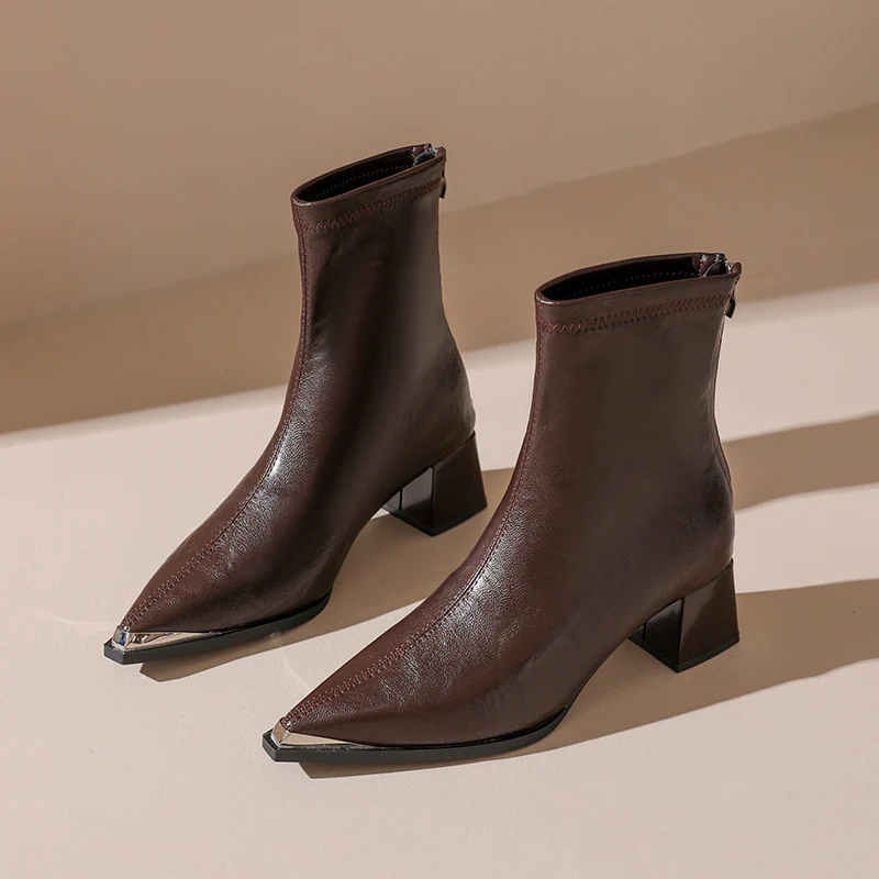 Damen elegante Stiefeletten mit spitz zulaufendem Design und blockiertem Absatz Heidi Mode - Image 2