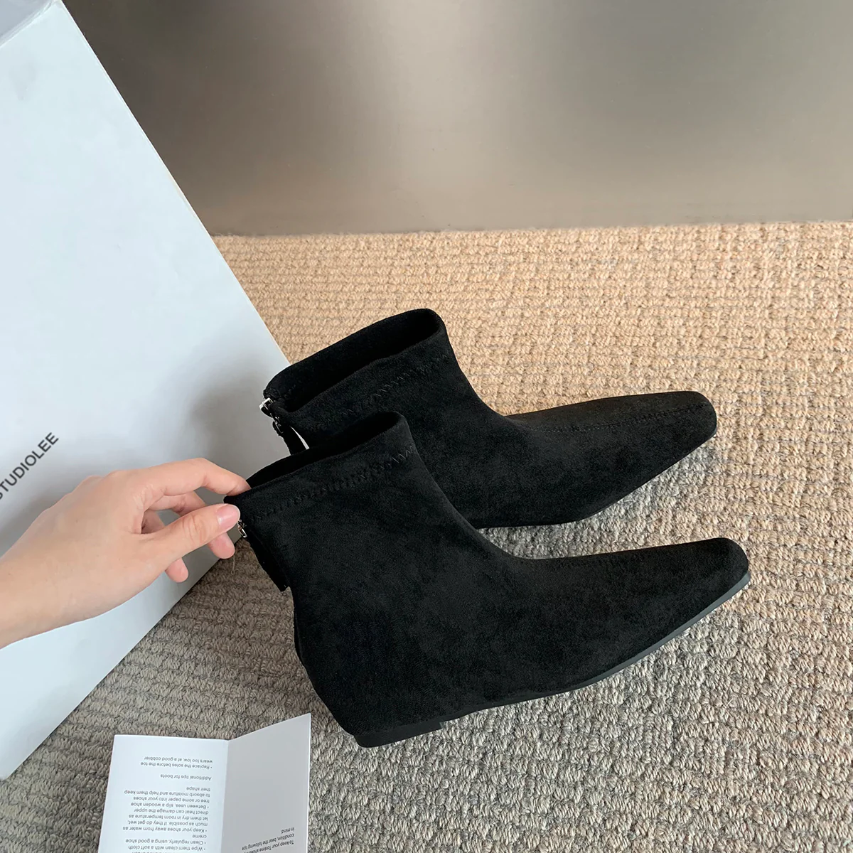 Damen elegante Stiefeletten mit spitzem Schnitt und hochwertiger Wildlederoberfläche Heidi Mode - Image 8