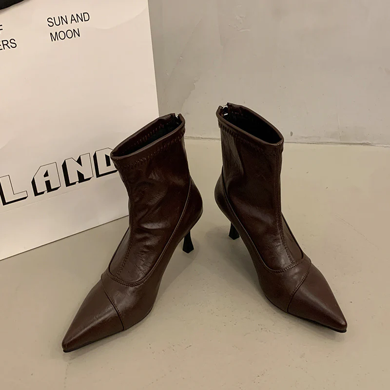 Damen Elegante Stiefeletten mit spitzem Schuhdesign und stylischem Absatz Heidi Mode - Image 8