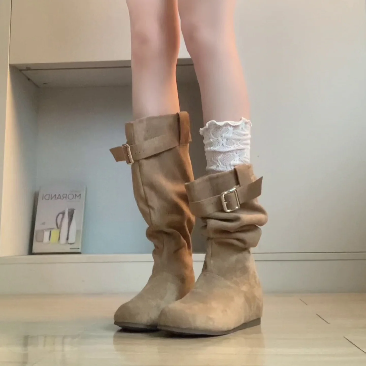 Damen Elegante und lässige Winterstiefel mit modischem Falten-Design und praktischer Schnalle Heidi Mode - Image 6