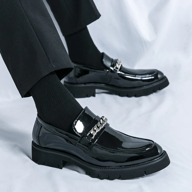 Damen Elegante und stilvolle Mokassins mit Ketten-Detail Heidi Mode