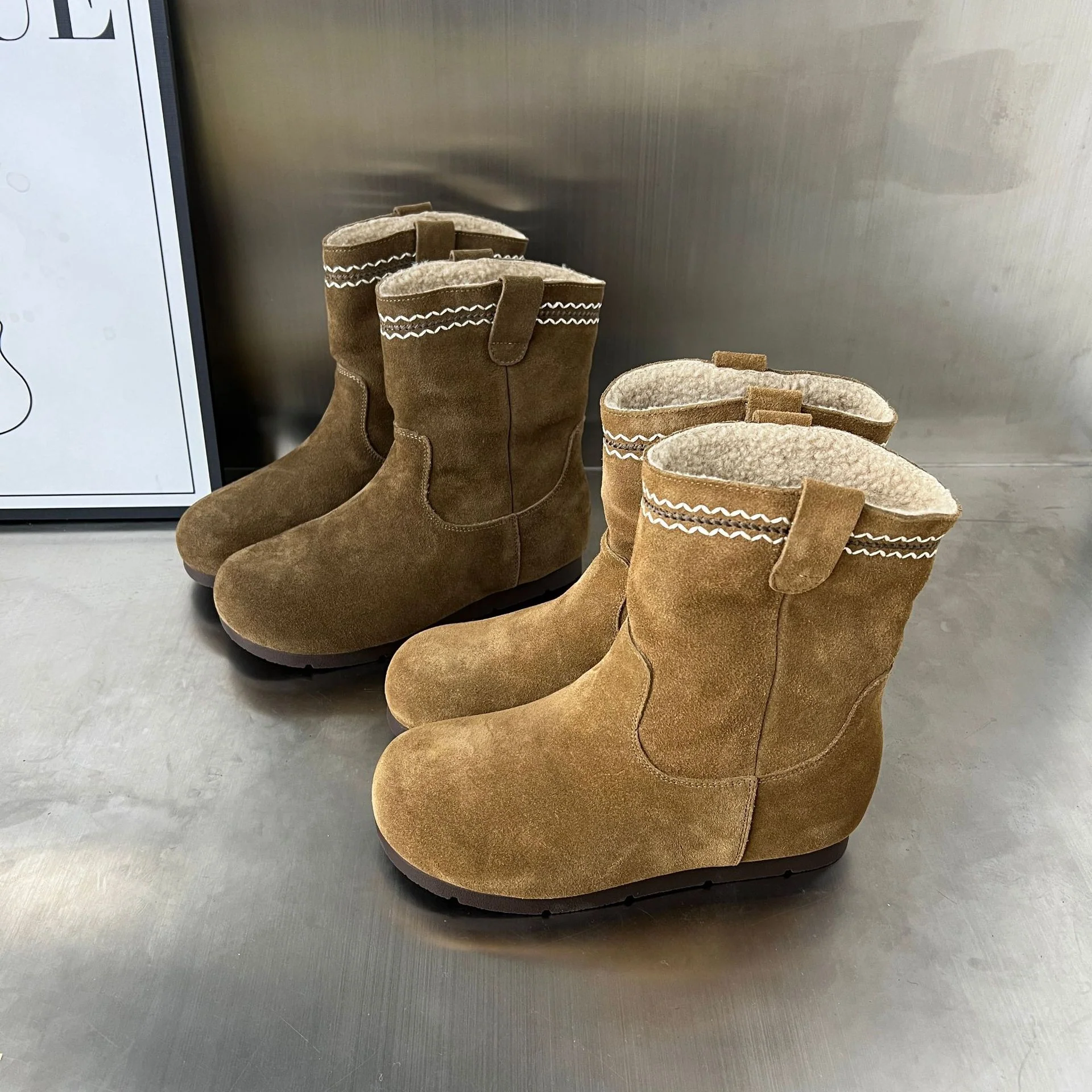 Damen Elegante Wildleder-Stiefel mit warmem Innenfutter und dekorativen Nähten Heidi Mode - Image 3