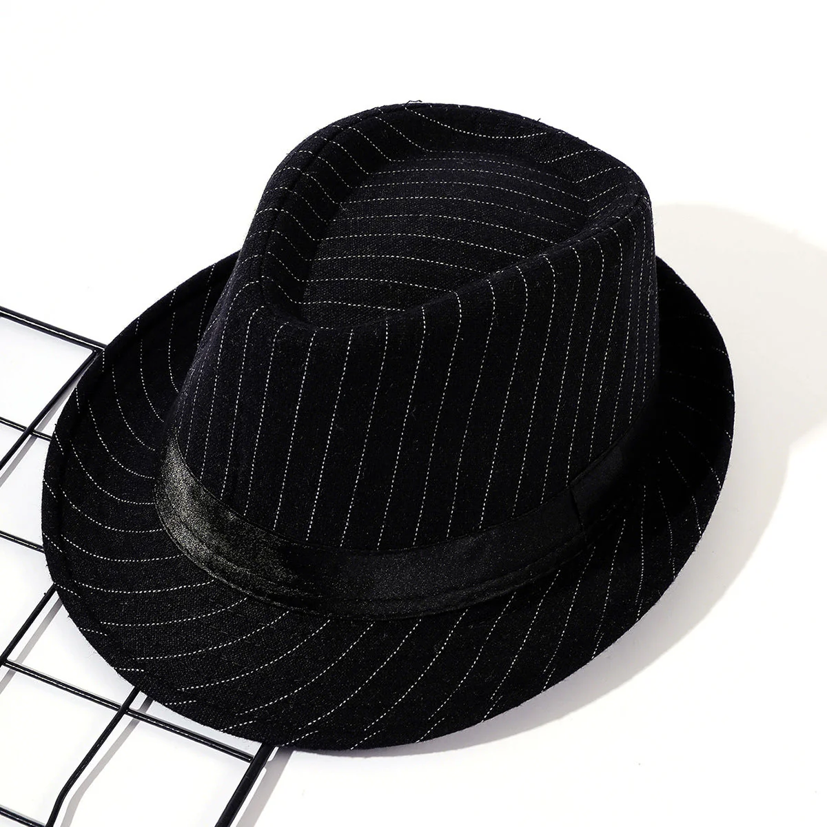 Damen Eleganter Fedora-Hut mit Gestreiftem Design und Modischem Samtband Heidi-Mode - Image 6