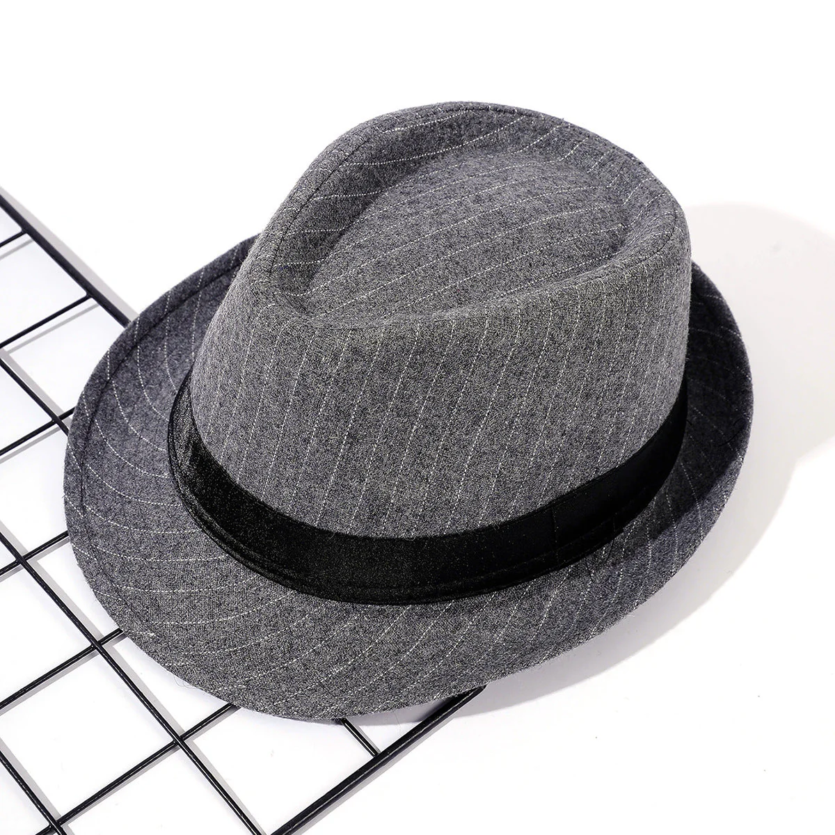 Damen Eleganter Fedora-Hut mit Gestreiftem Design und Modischem Samtband Heidi-Mode - Image 7