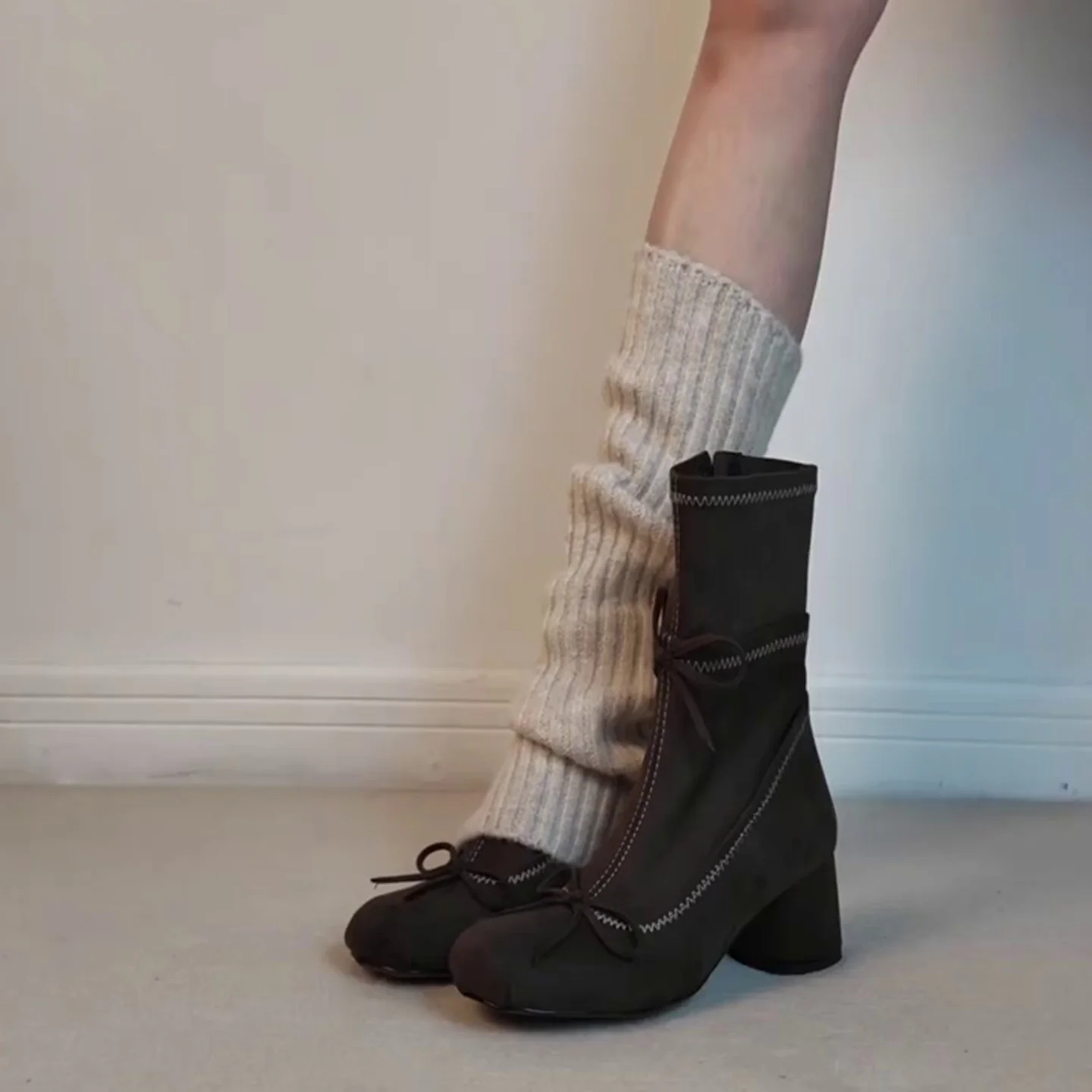 Damen eleganter Stiefel mit kunstvollem Zugband und bequemem Blockabsatz Heidi Mode - Image 6