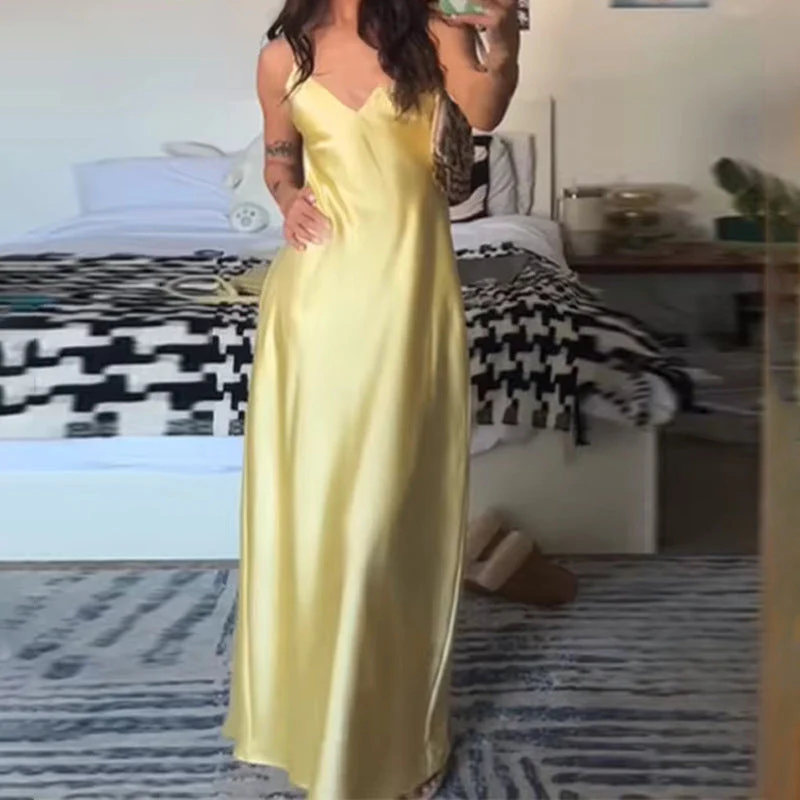 Damen Elegantes Maxikleid Aus Seidig Glänzendem Material Heidi-Mode