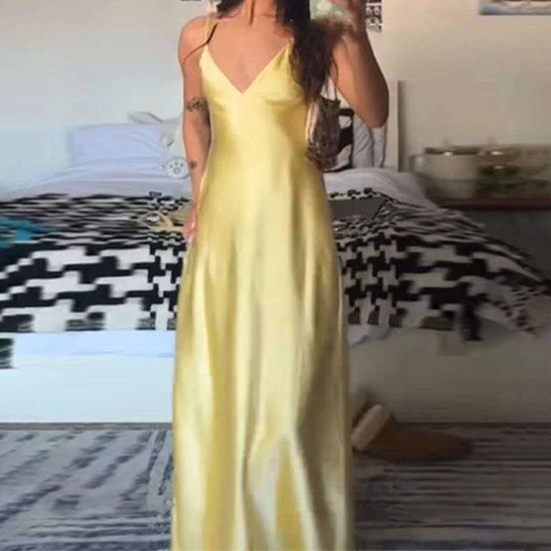 Damen Elegantes Maxikleid Aus Seidig Glänzendem Material Heidi-Mode - Image 2