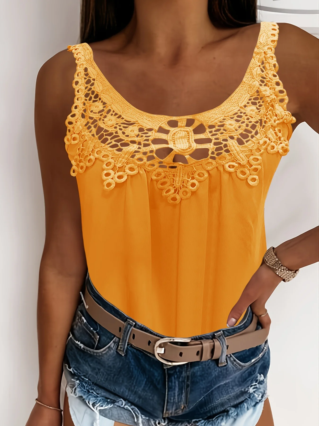 Damen Elegantes Spitzentop mit raffinierten Trägern und lockerer Passform Heidi-Mode