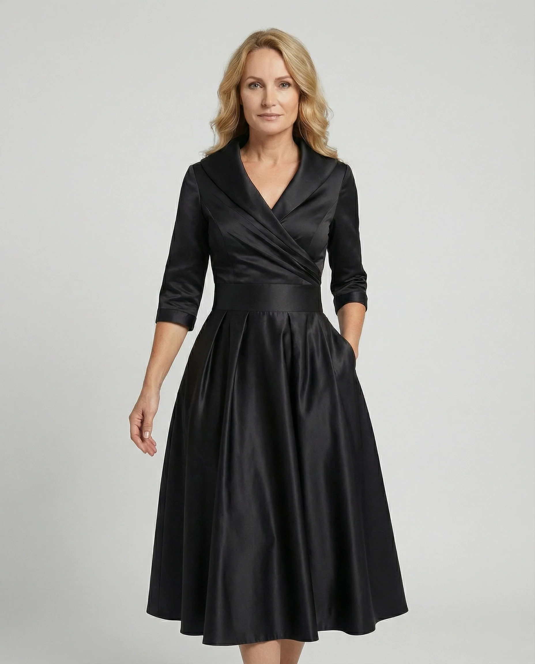 Elegantes Wickelkleid mit breitem Kragen