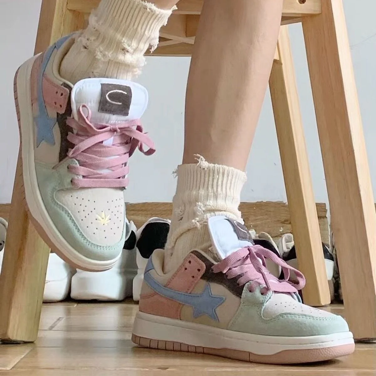 Damen Fashion-Sneaker mit modischem Retro-Design und trendigen Applikationen Heidi Mode