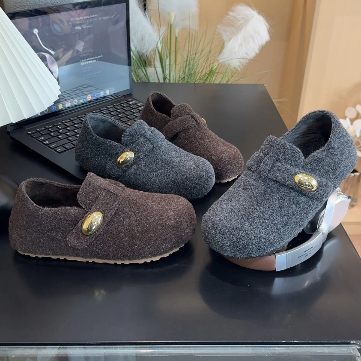 Damen Filzhausschuhe mit praktischem Knopfverschluss und weichem Innenfutter Heidi Mode