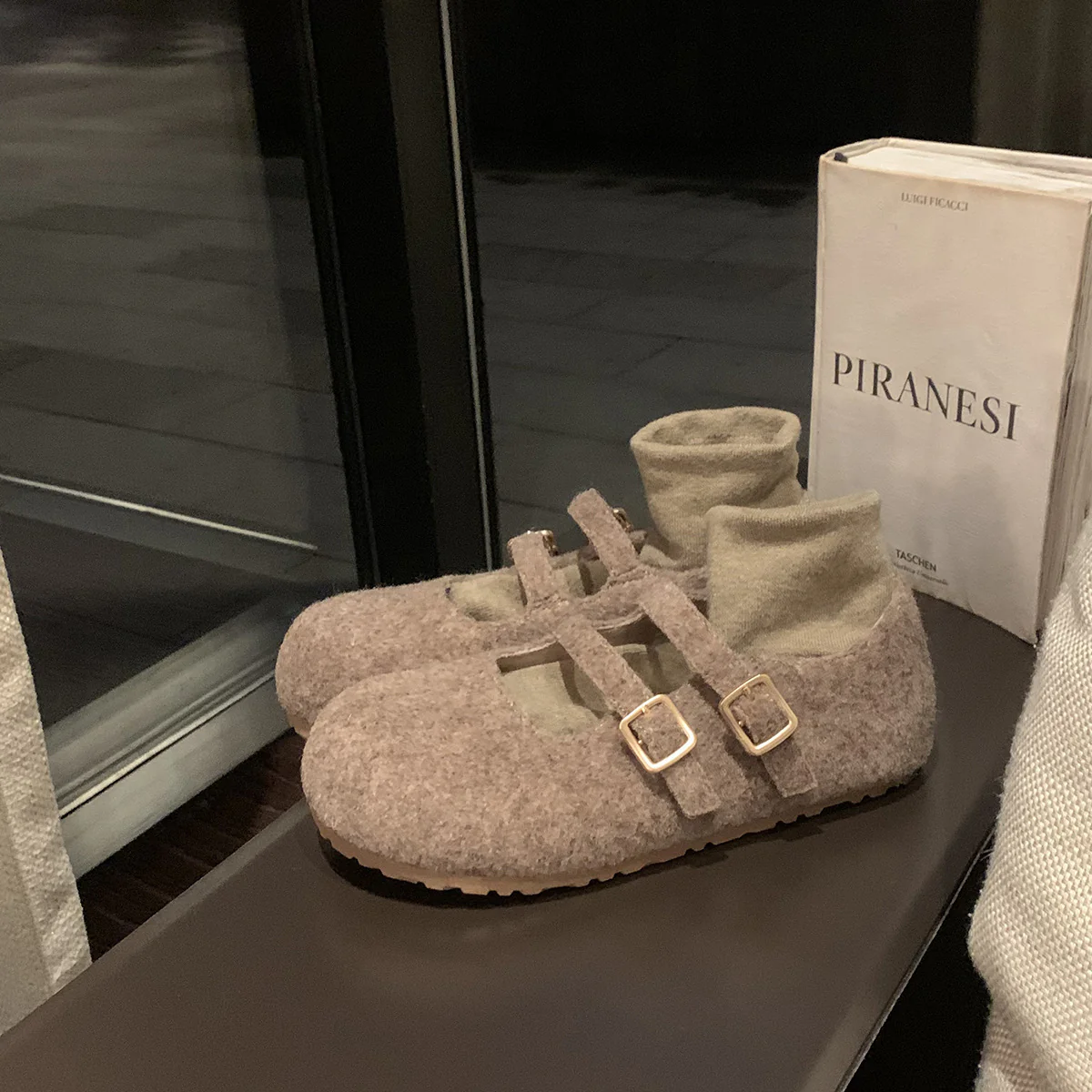 Damen Filzhausschuhe mit verstellbarem Riemen und komfortablem Fußbett Heidi Mode - Image 6