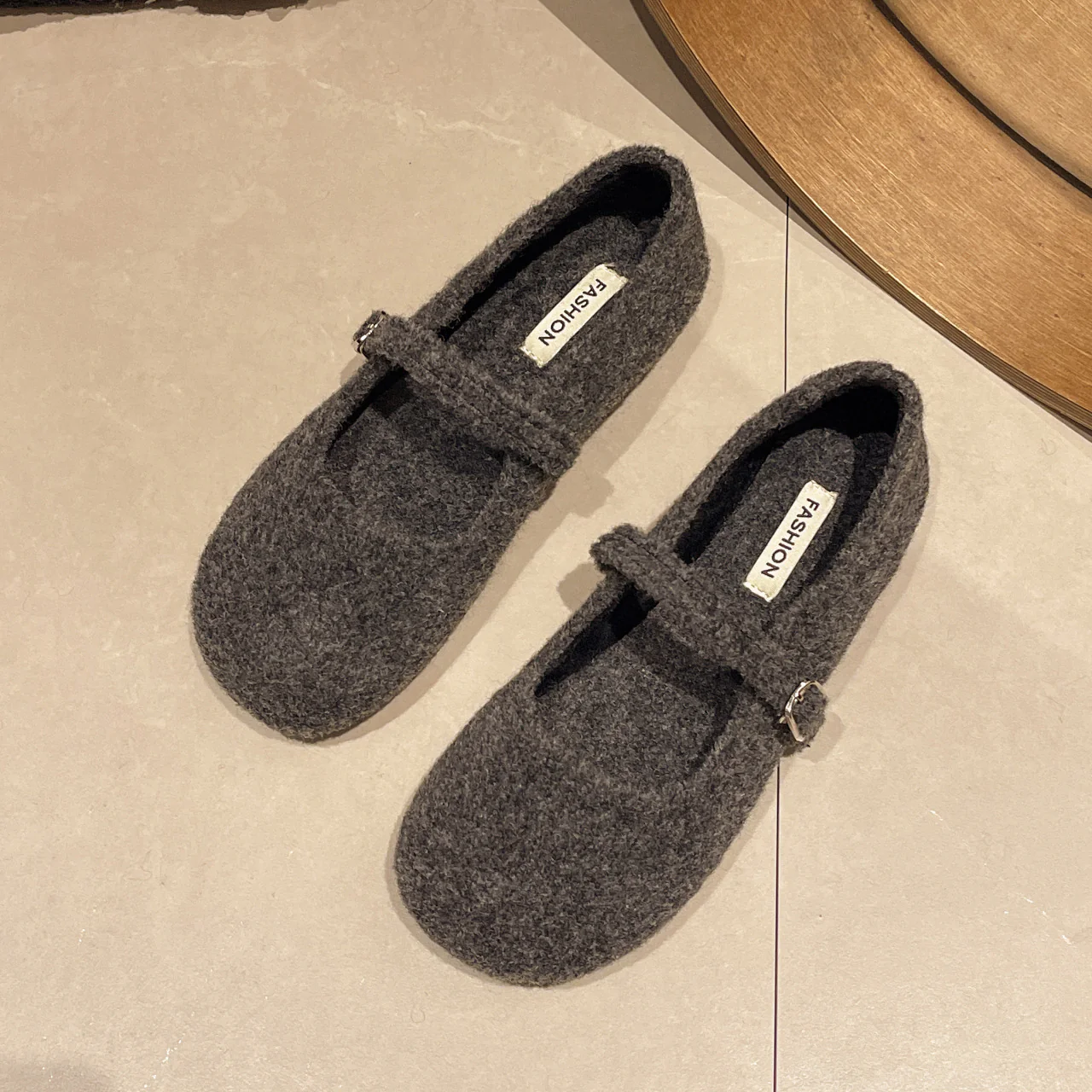 Damen Filzschuhe mit elegantem Riemchen und bequemer Sohle Heidi Mode - Image 6