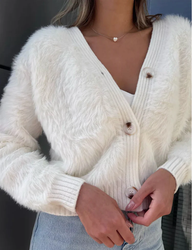 Strickjacke Damen flauschig mit Knopfdetails und weichen Ärmeln - Image 7