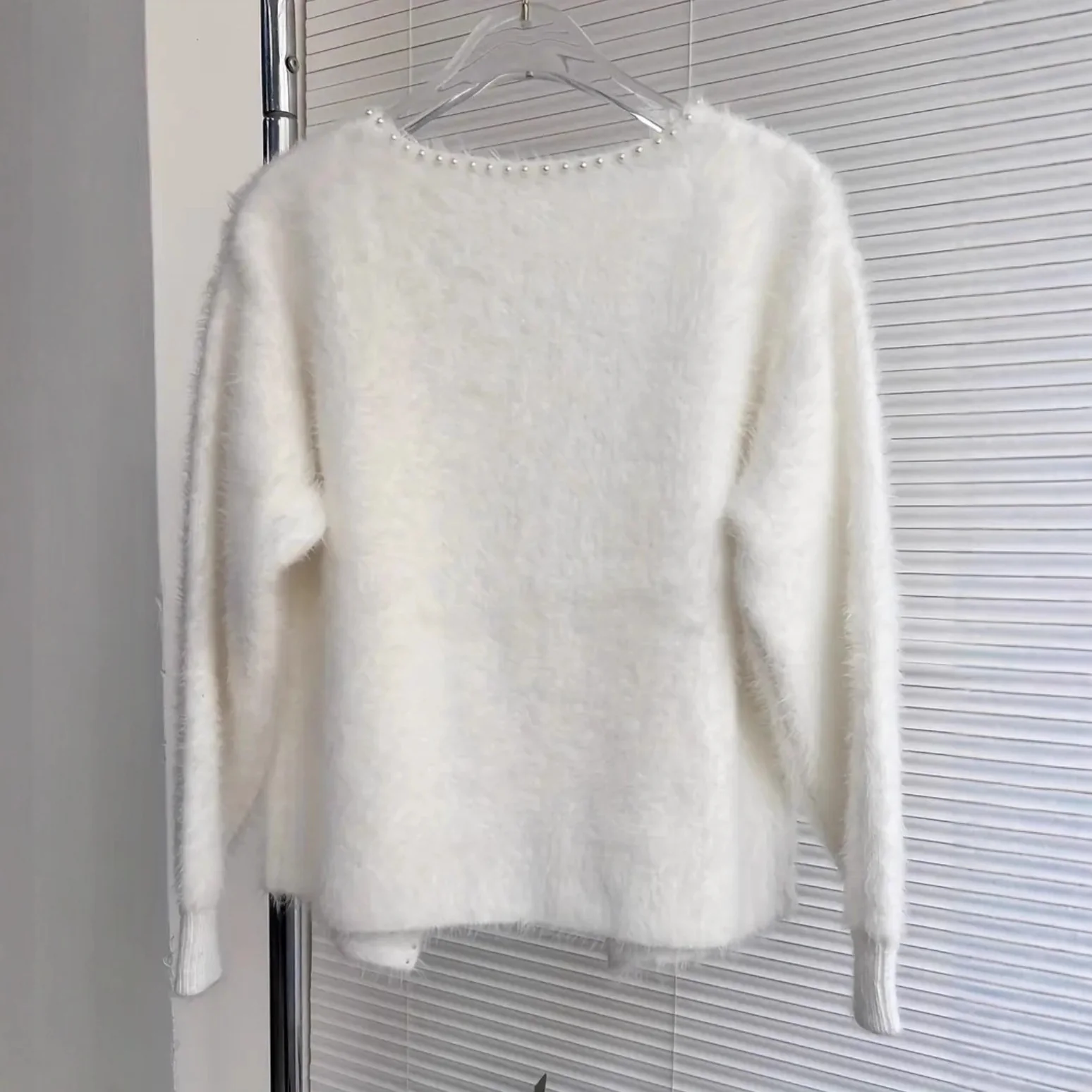 Strickjacke Damen flauschig mit Perlenverzierung - Image 10