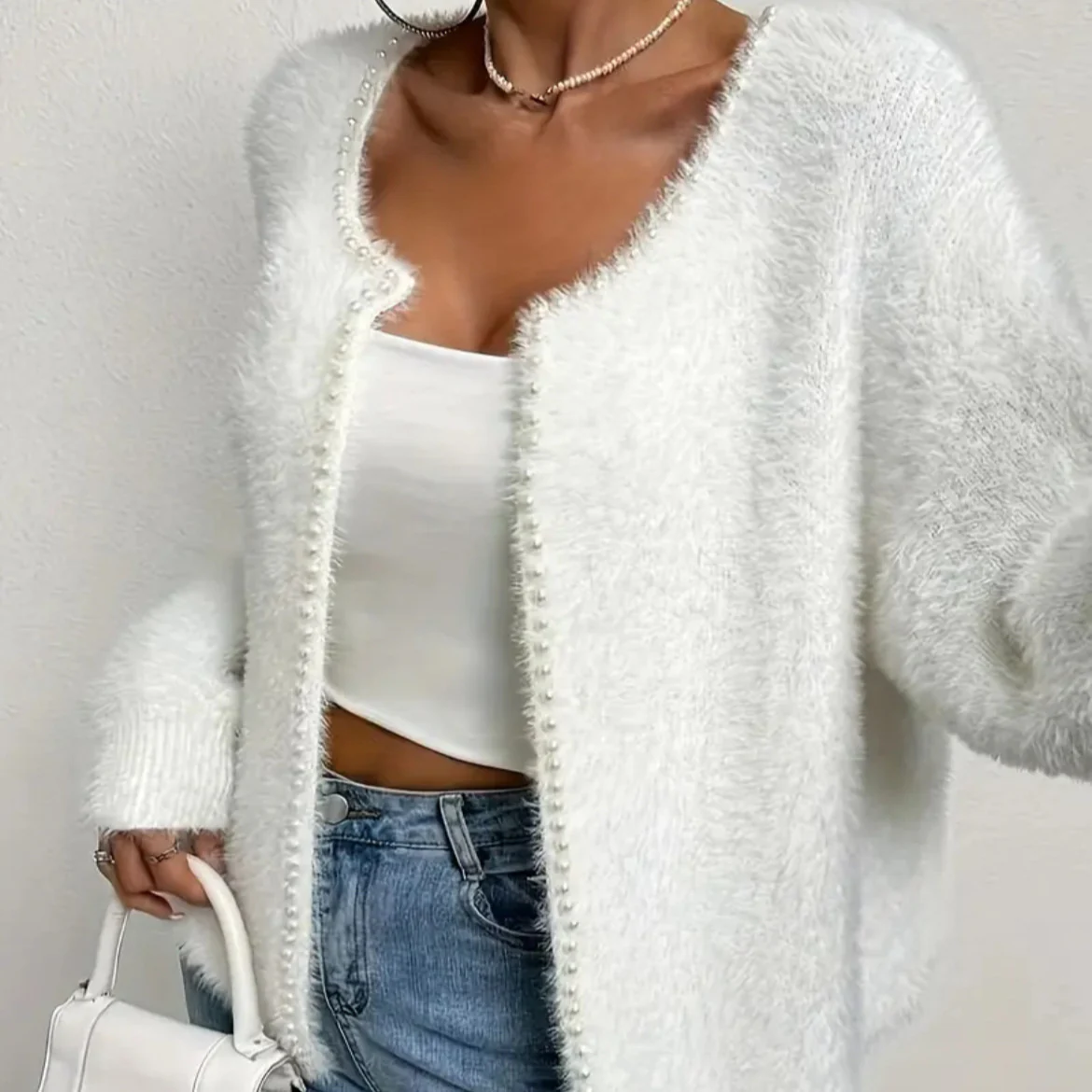 Strickjacke Damen flauschig mit Perlenverzierung - Image 8