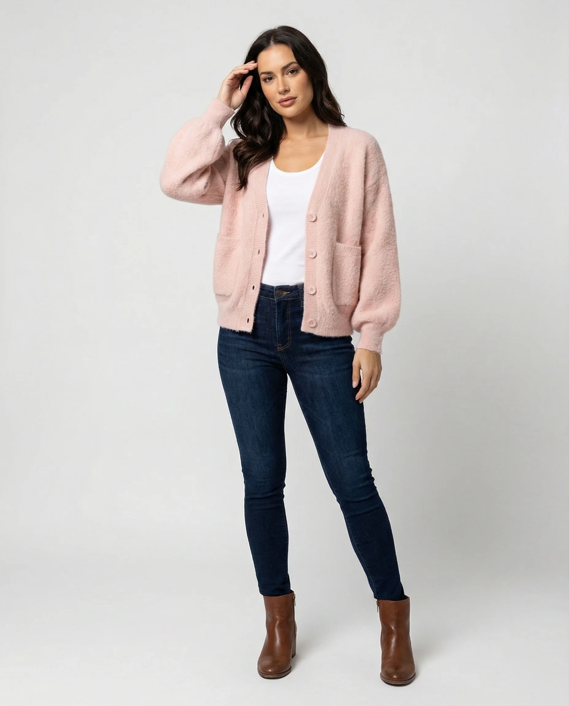 Damen flauschiger Oversize-Cardigan mit V-Ausschnitt, großer Knopfleiste, aufgesetzten Taschen und Ballonärmeln Heidi-Mode - Image 2