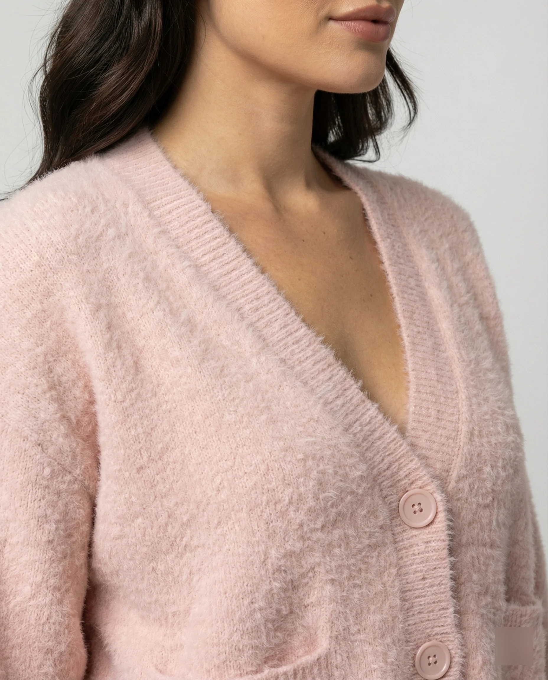 Damen flauschiger Oversize-Cardigan mit V-Ausschnitt, großer Knopfleiste, aufgesetzten Taschen und Ballonärmeln Heidi-Mode - Image 3