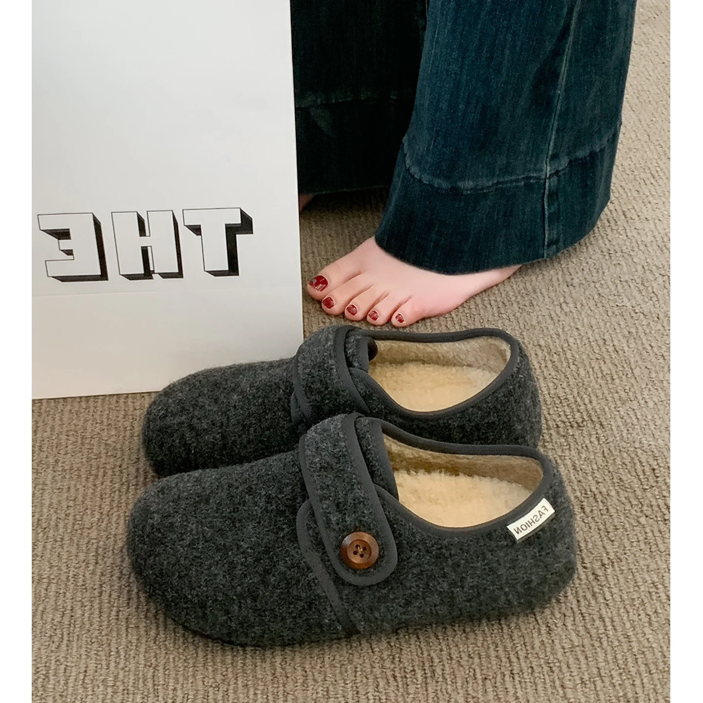 Damen Fleece Clogs mit praktischem Knopfverschluss und rutschfester Sohle Heidi Mode
