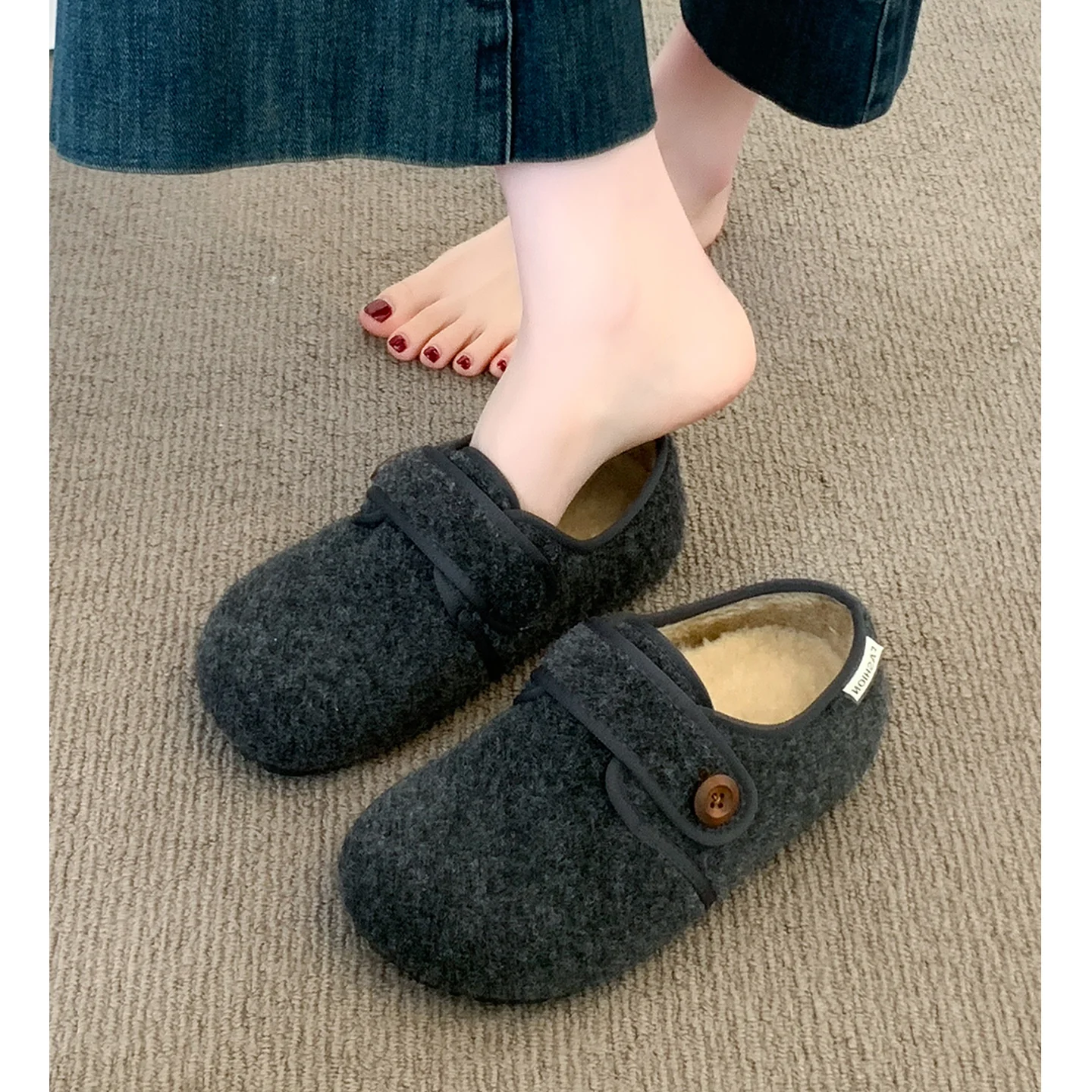 Damen Fleece Clogs mit praktischem Knopfverschluss und rutschfester Sohle Heidi Mode - Image 4