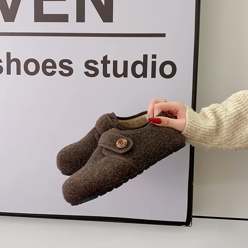 Damen Fleece Clogs mit praktischem Knopfverschluss und rutschfester Sohle Heidi Mode - Image 6