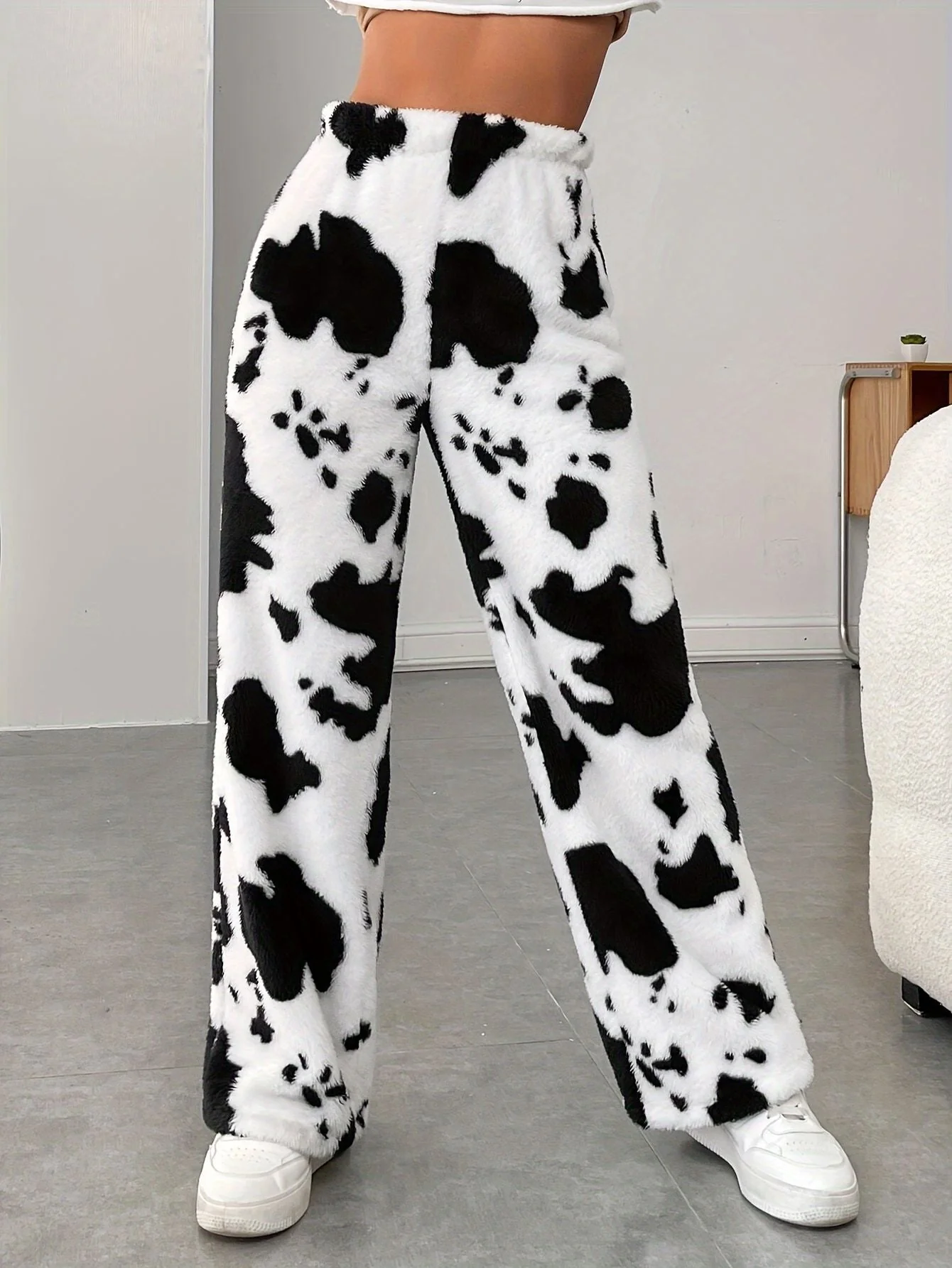 Damen Fleece-Hose Im Trendigen Kuhmuster Heidi-Mode - Image 6