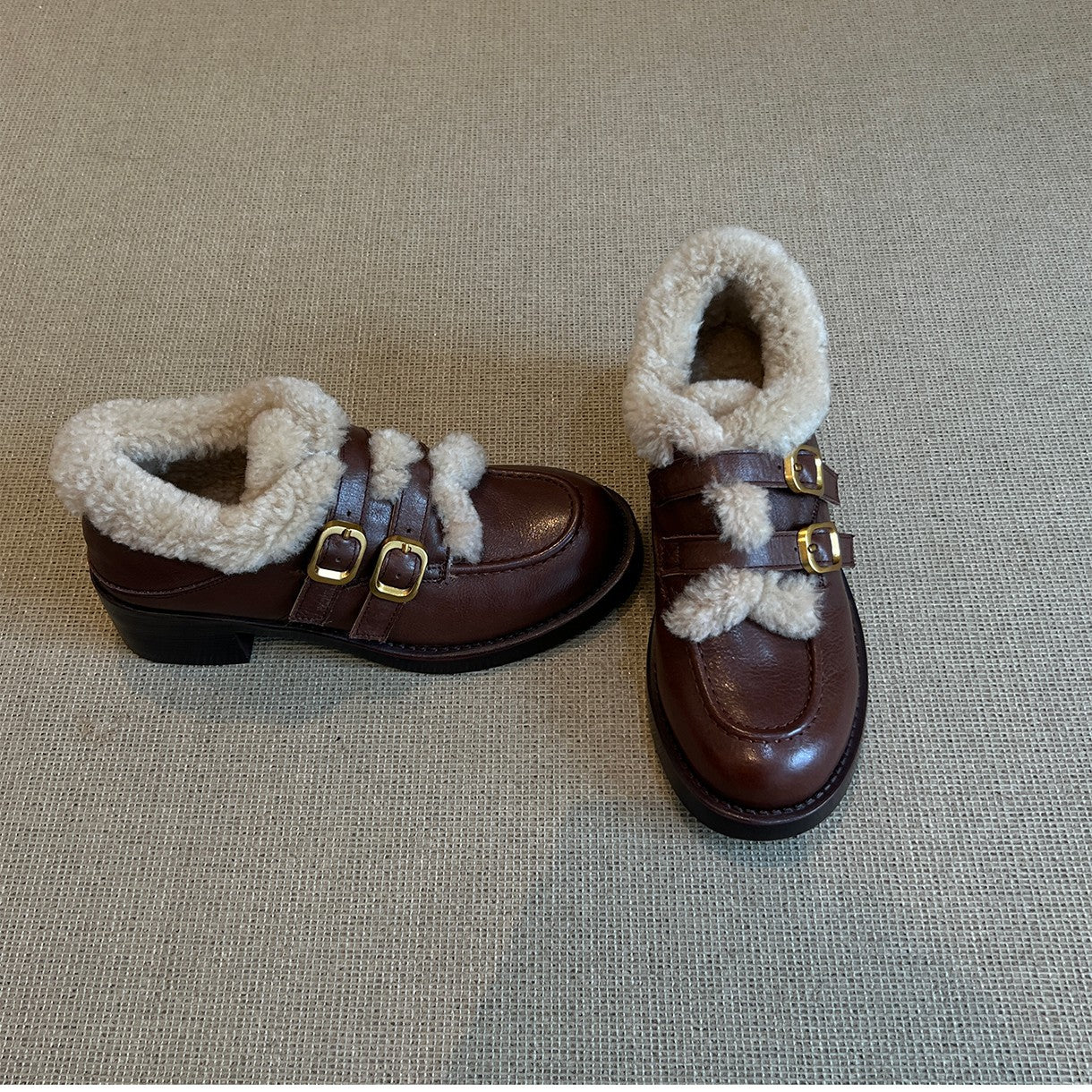 Damen gefütterte Clogs mit dekorativen Schnallen und weichem Kunstfellkragen Heidi Mode - Image 7