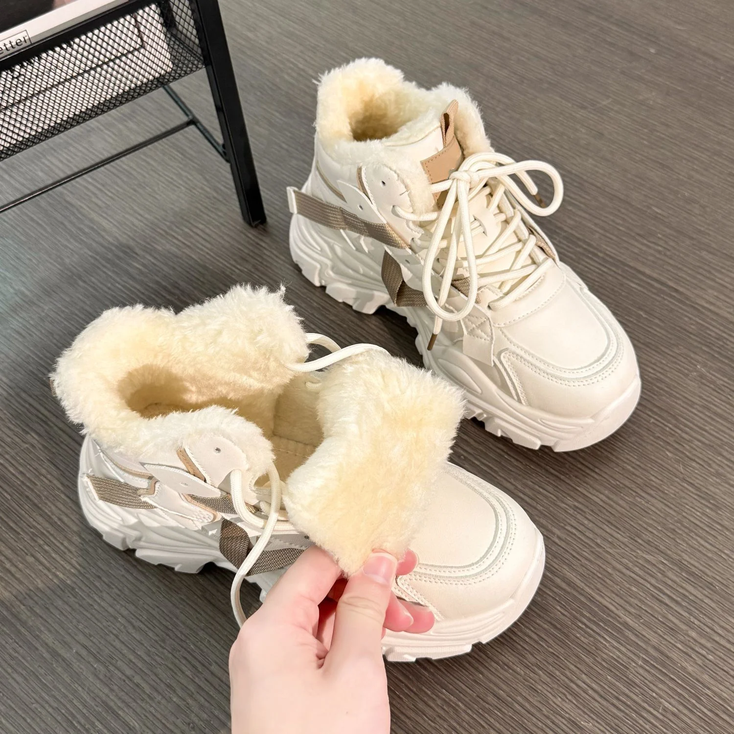 Damen Gefütterte Fitness-Sneaker mit rutschfester Sohle und modernem Design Heidi Mode - Image 4