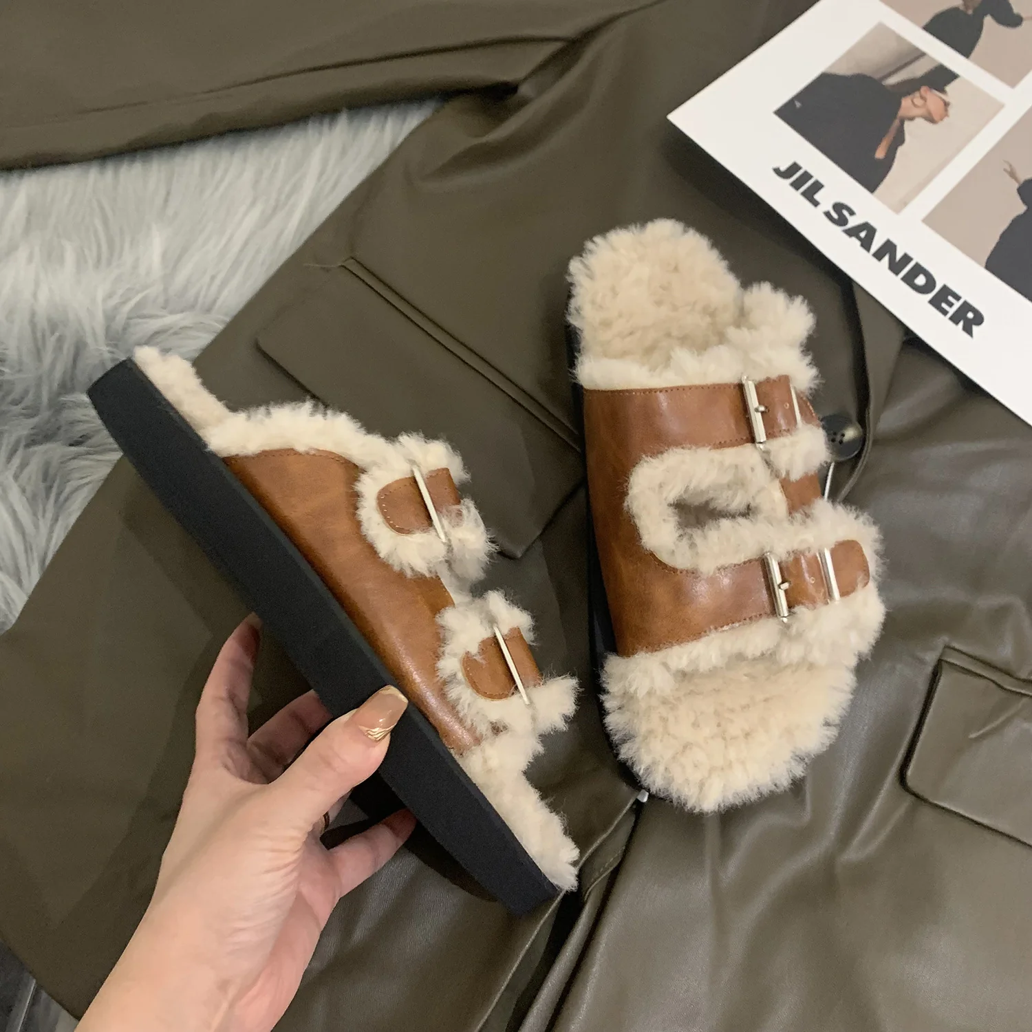 Damen Gemütliche Clogs mit verstellbaren Riemen und flauschigem Innenfutter Heidi Mode - Image 3