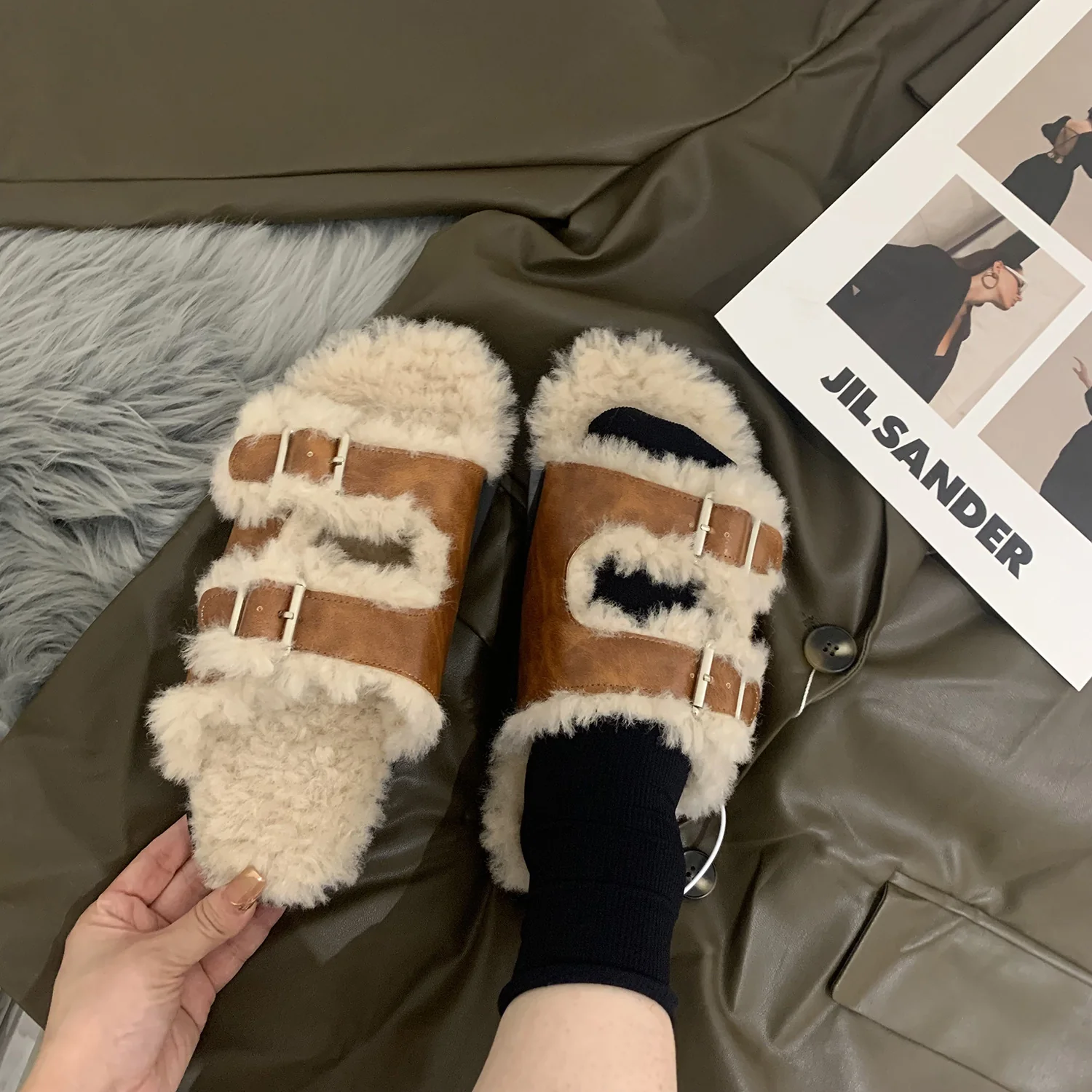 Damen Gemütliche Clogs mit verstellbaren Riemen und flauschigem Innenfutter Heidi Mode - Image 4