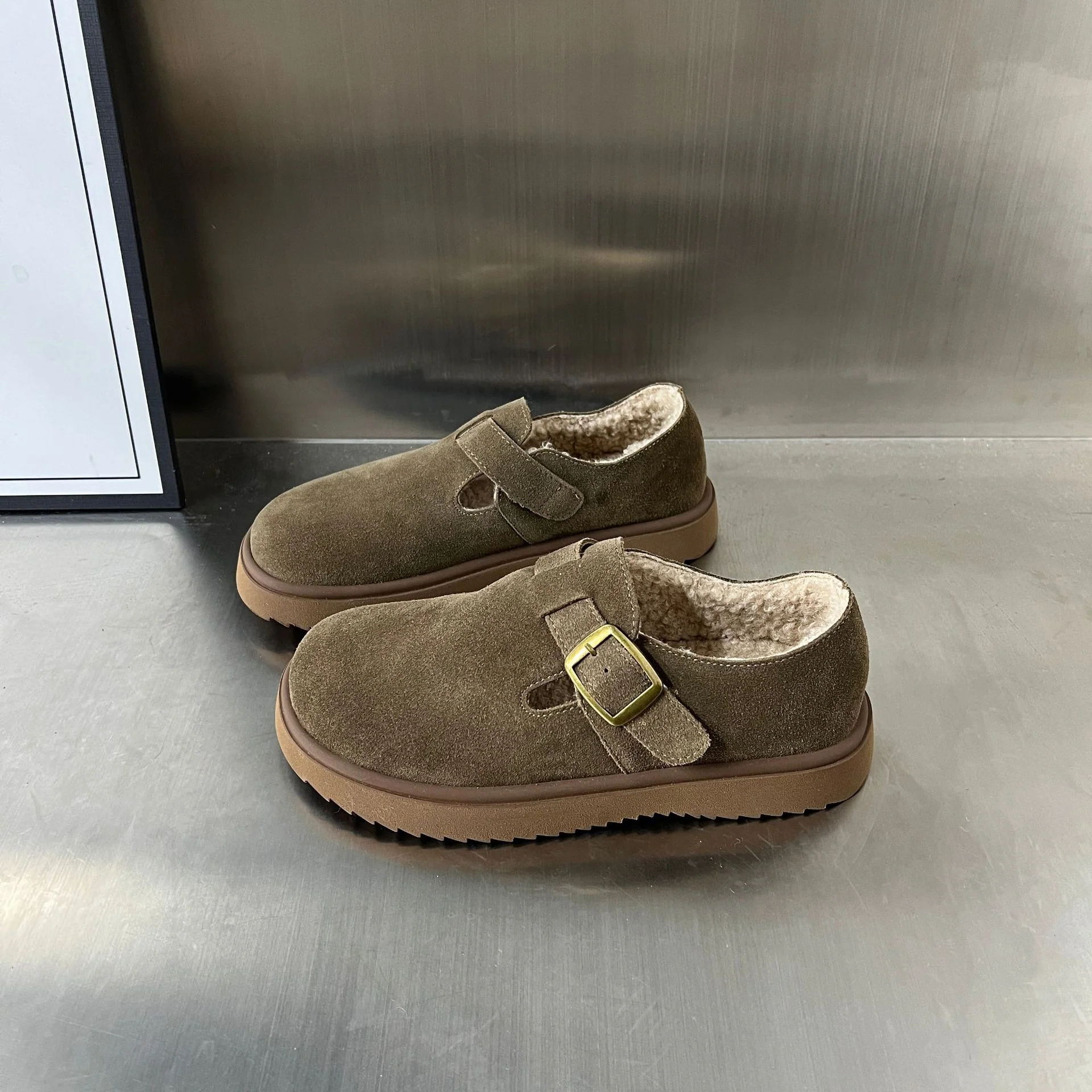 Damen Gemütliche Clogs mit warmem Innenfutter und praktischem Schnallenverschluss Heidi Mode - Image 2