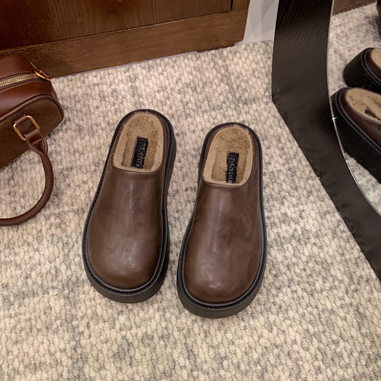 Damen gemütliche Fleece-Clogs mit rutschfester Sohle sowie weichem Kunstfell-Innenfutter Heidi Mode - Image 4