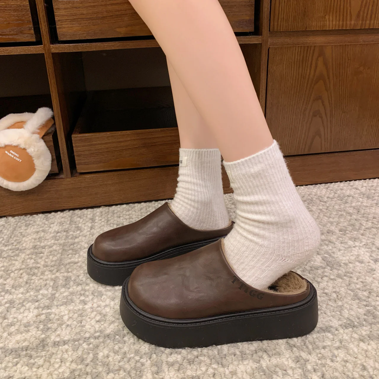 Damen gemütliche Fleece-Clogs mit rutschfester Sohle sowie weichem Kunstfell-Innenfutter Heidi Mode - Image 7