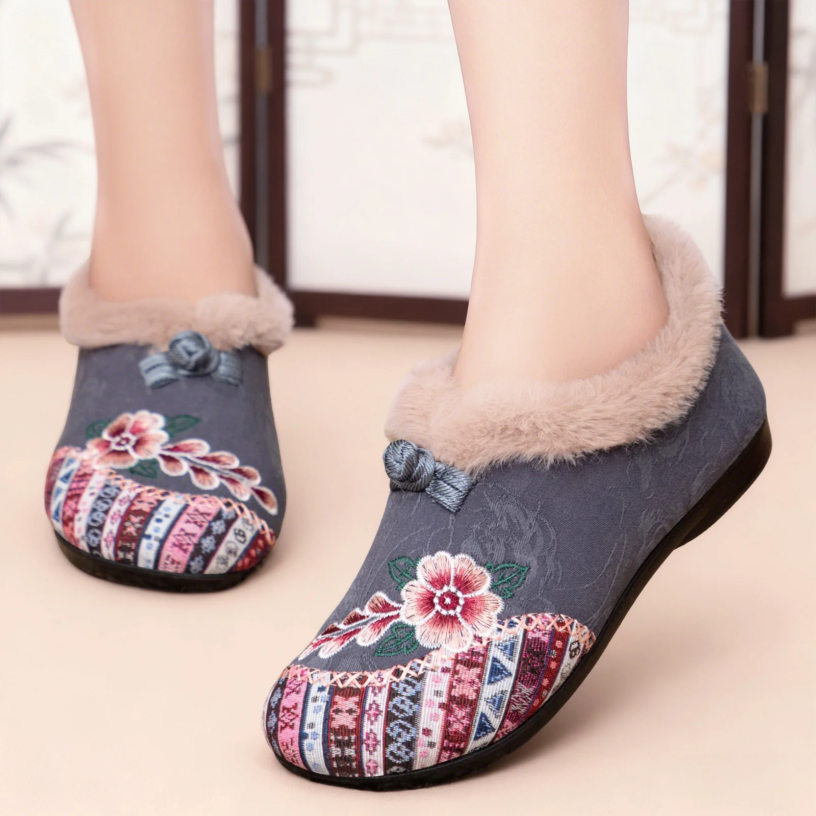 Damen Gemütliche Hausschuhe mit dekorativem Blumenmuster und kuscheligem Innenfutter Heidi Mode - Image 3