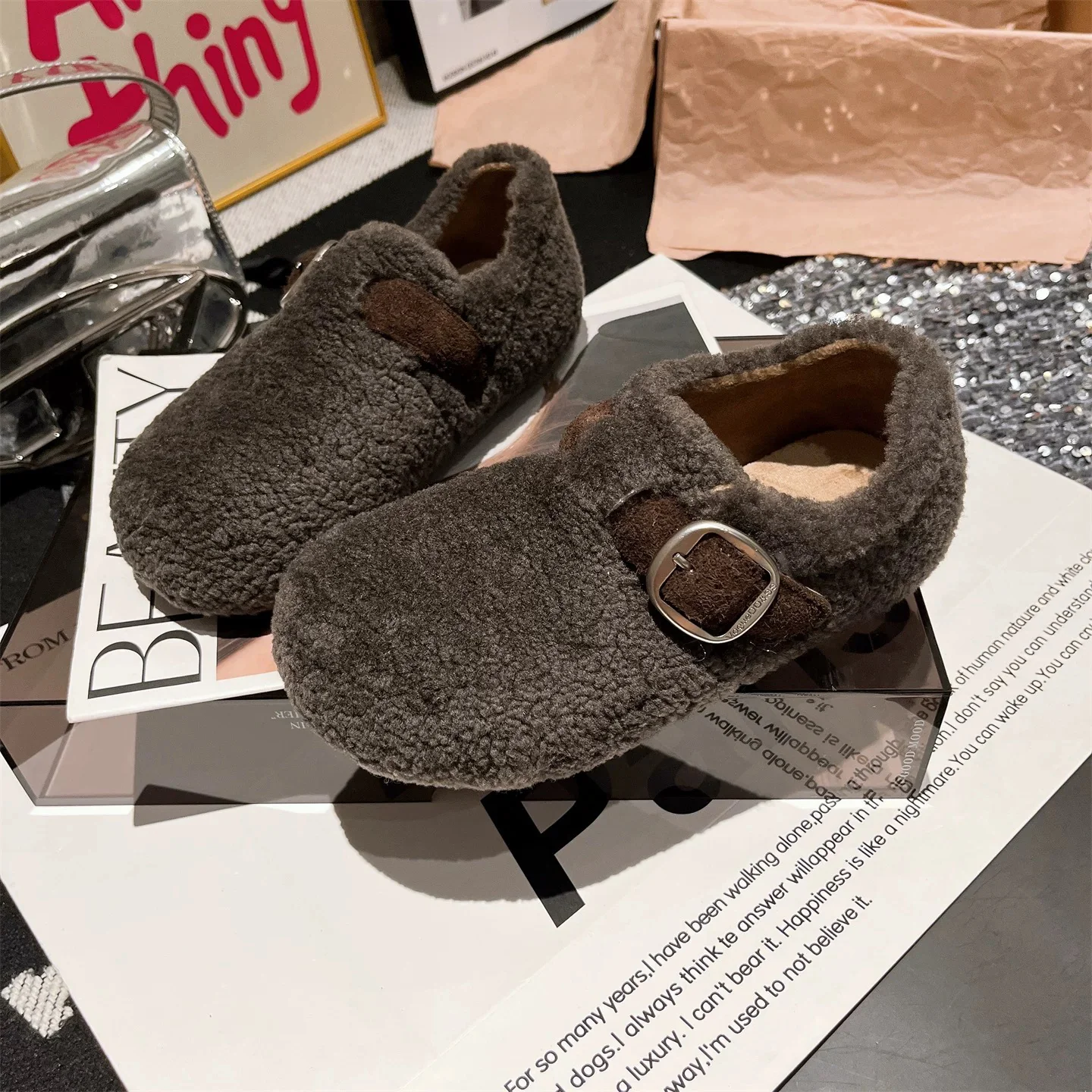 Damen Gemütliche Hausschuhe mit modischem Schnallenverschluss Heidi Mode - Image 9