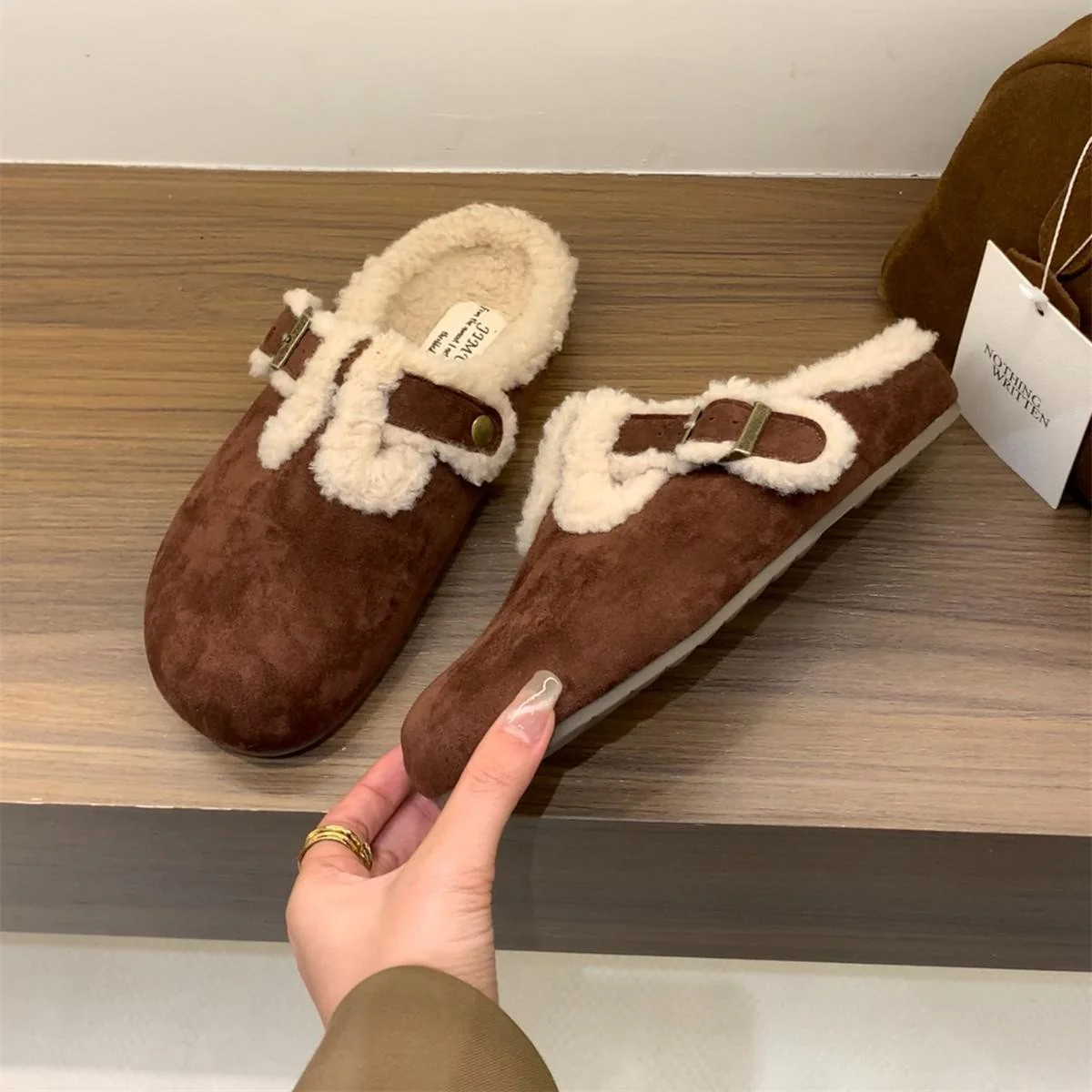 Damen Gemütliche Hausschuhe mit weichem Fleecefutter und dekorativem Schnallenverschluss Heidi Mode - Image 4