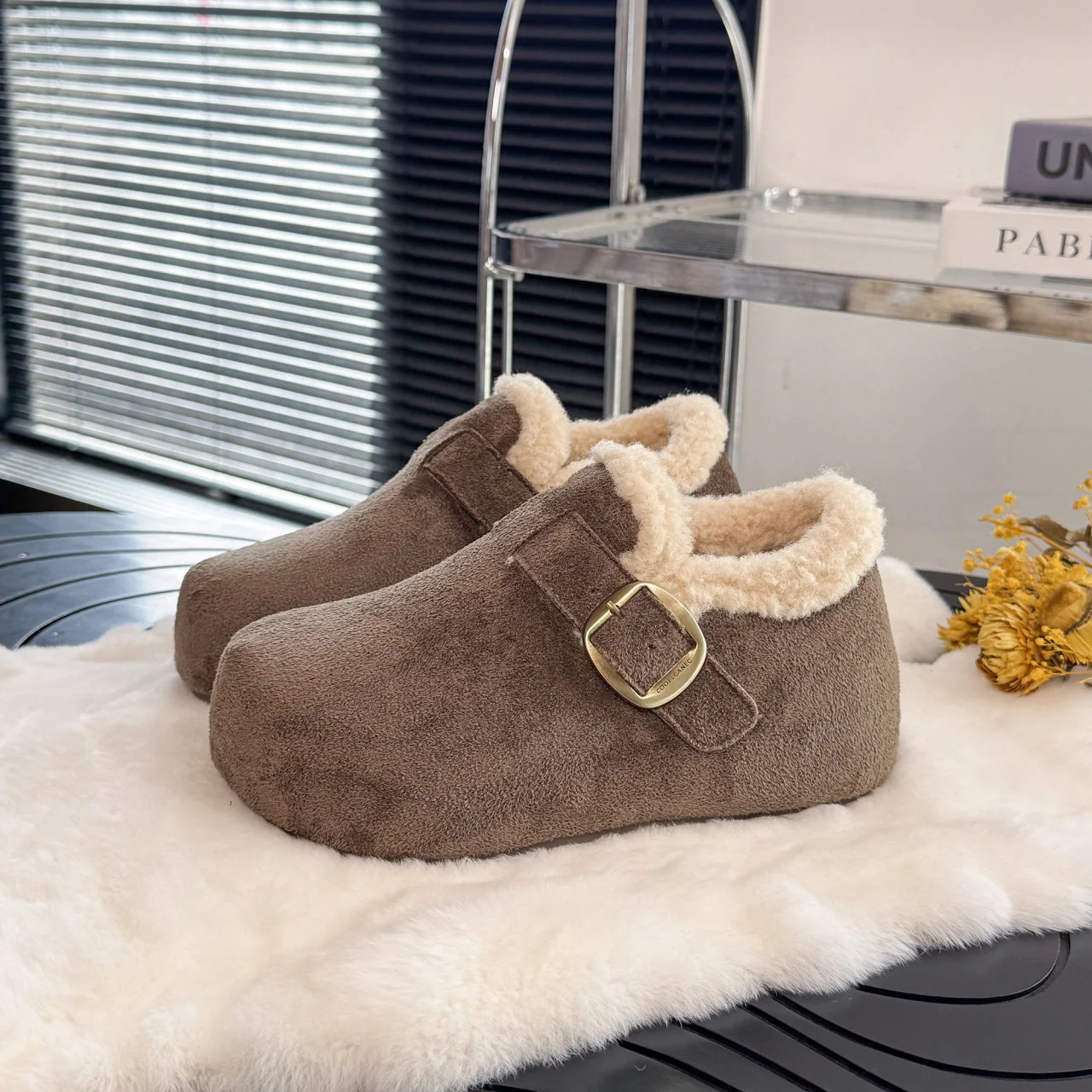 Damen Gemütliche Hausschuhe mit weichem Innenfutter und stylischem Riemen Heidi Mode - Image 3