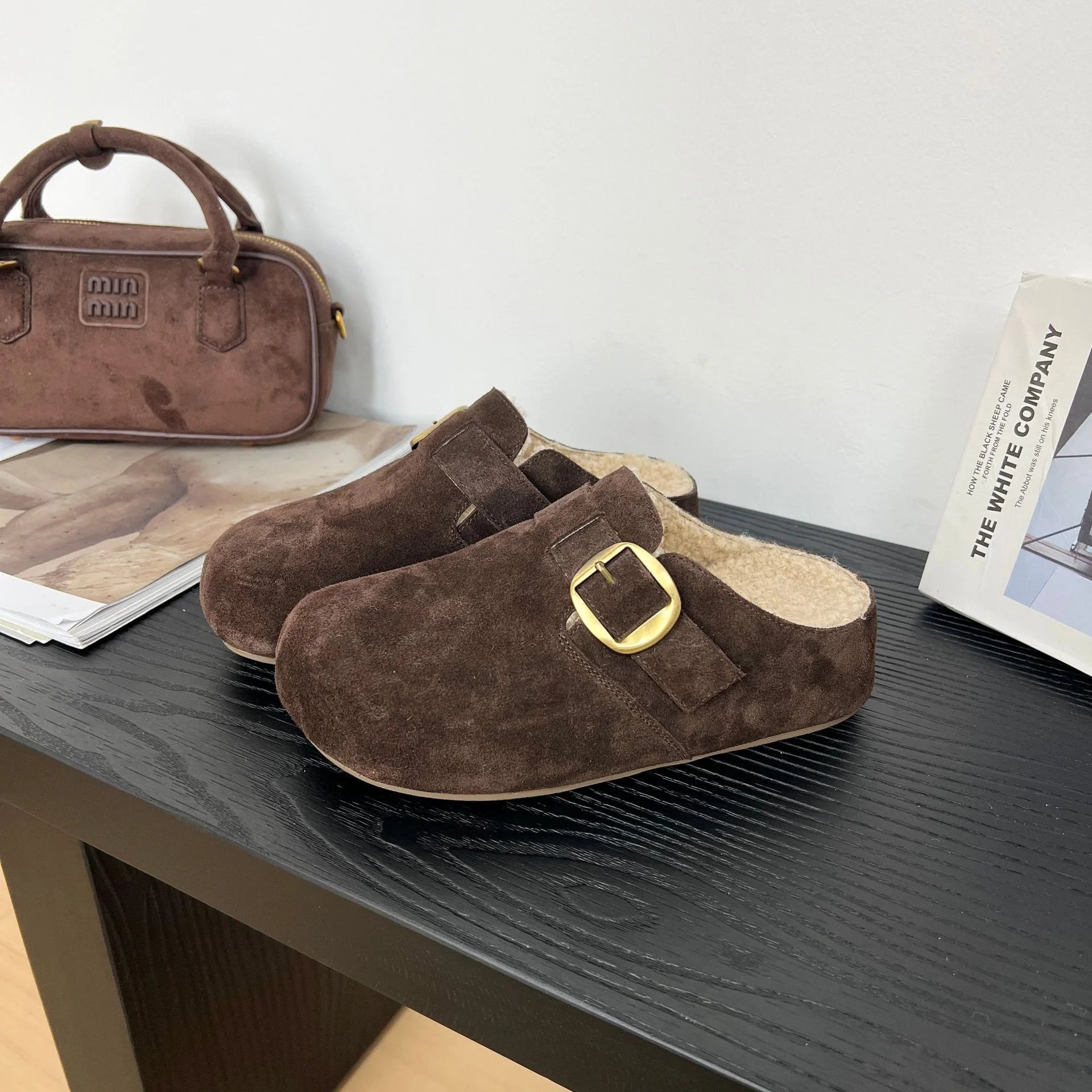 Damen Gepolsterte Wildleder-Clogs mit praktischer Schnallenverzierung Heidi Mode - Image 6