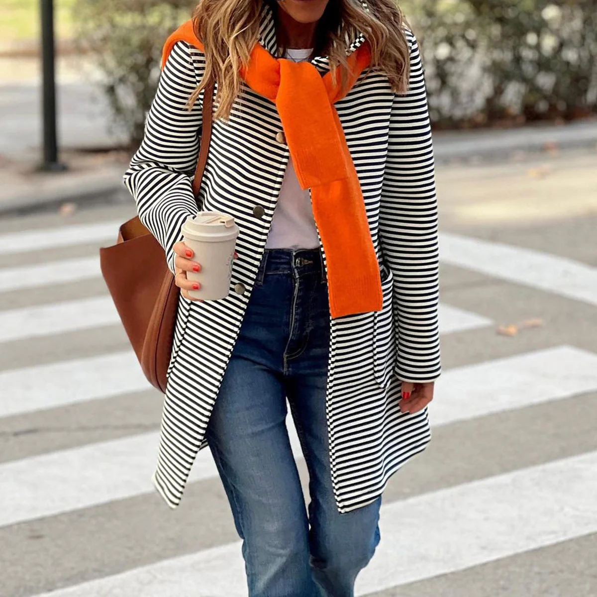 Damen Gestreifter Trenchcoat mit Modischem Schal und Hoher Funktionalität Heidi-Mode - Image 9