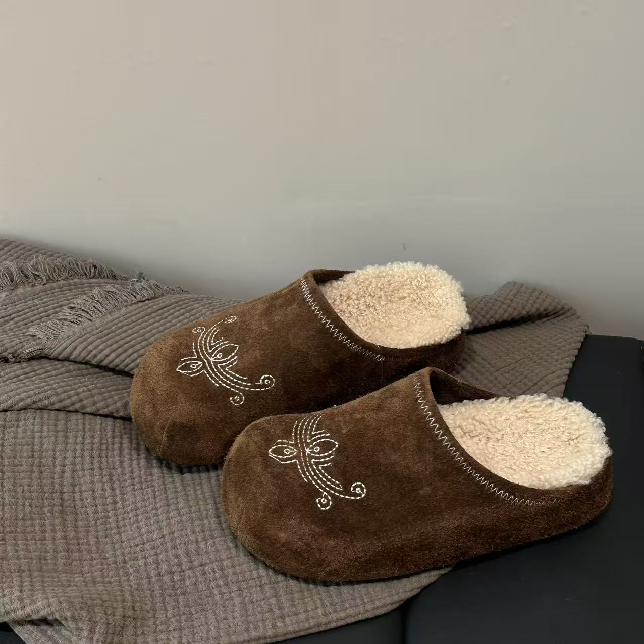 Damen Hausschuhe aus hochwertigem Wildleder mit kuscheligem Innenfutter Heidi Mode - Image 6
