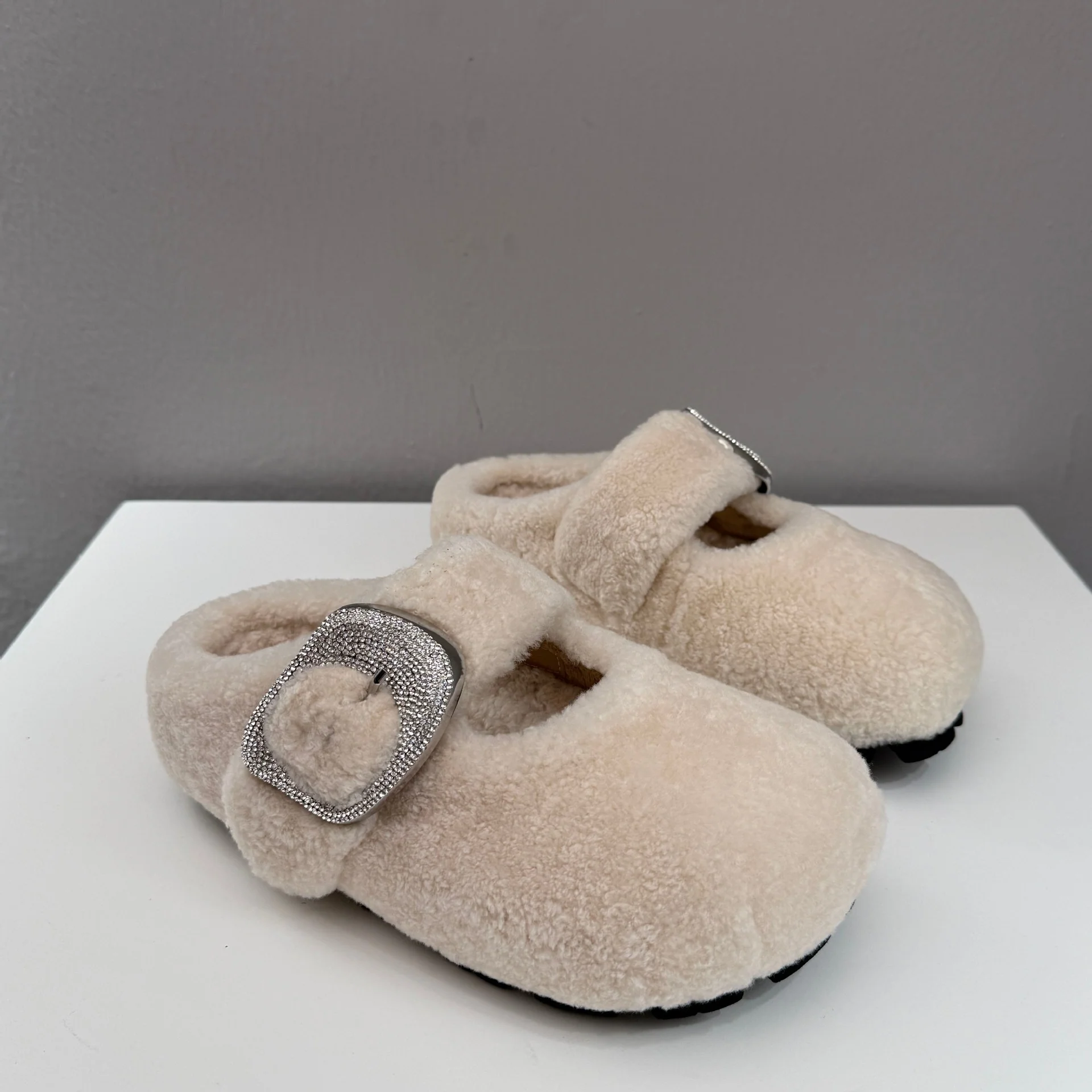 Damen Hausschuhe aus weichem Fleece mit modischem Schnallenverschluss Heidi Mode - Image 2