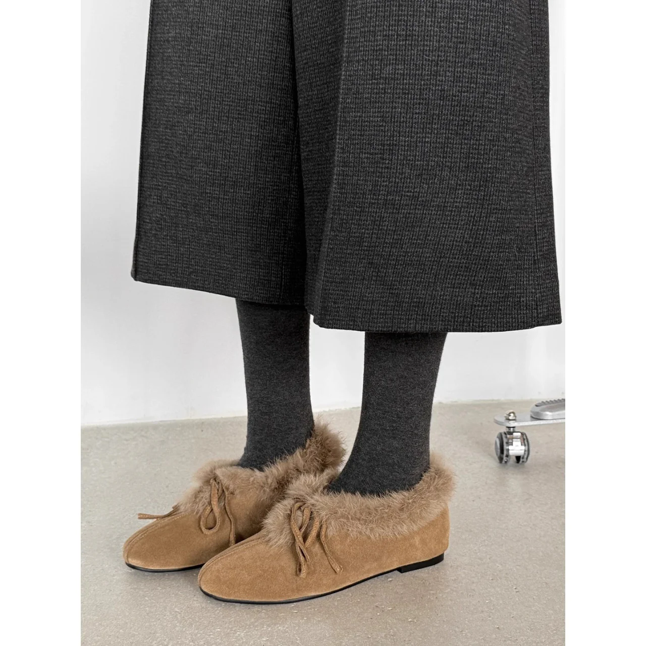 Damen Hausschuhe mit luxuriösem Kunstfellrand und elegantem Schleifendetail Heidi Mode - Image 4