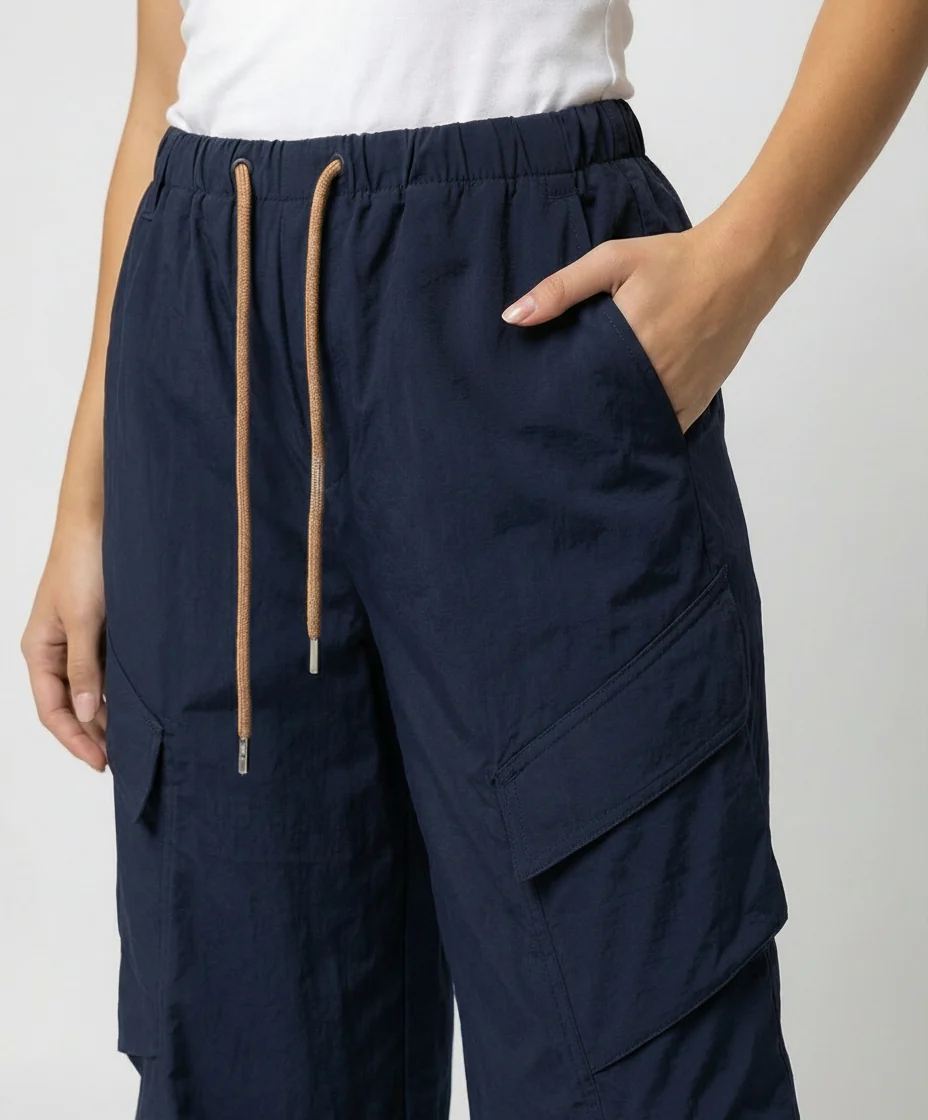 Damen nan hochgeschnittene weite Freizeit-Hose im Utility-Look mit großen Klappentaschen und Kordelzugbund Heidi-Mode - Image 3