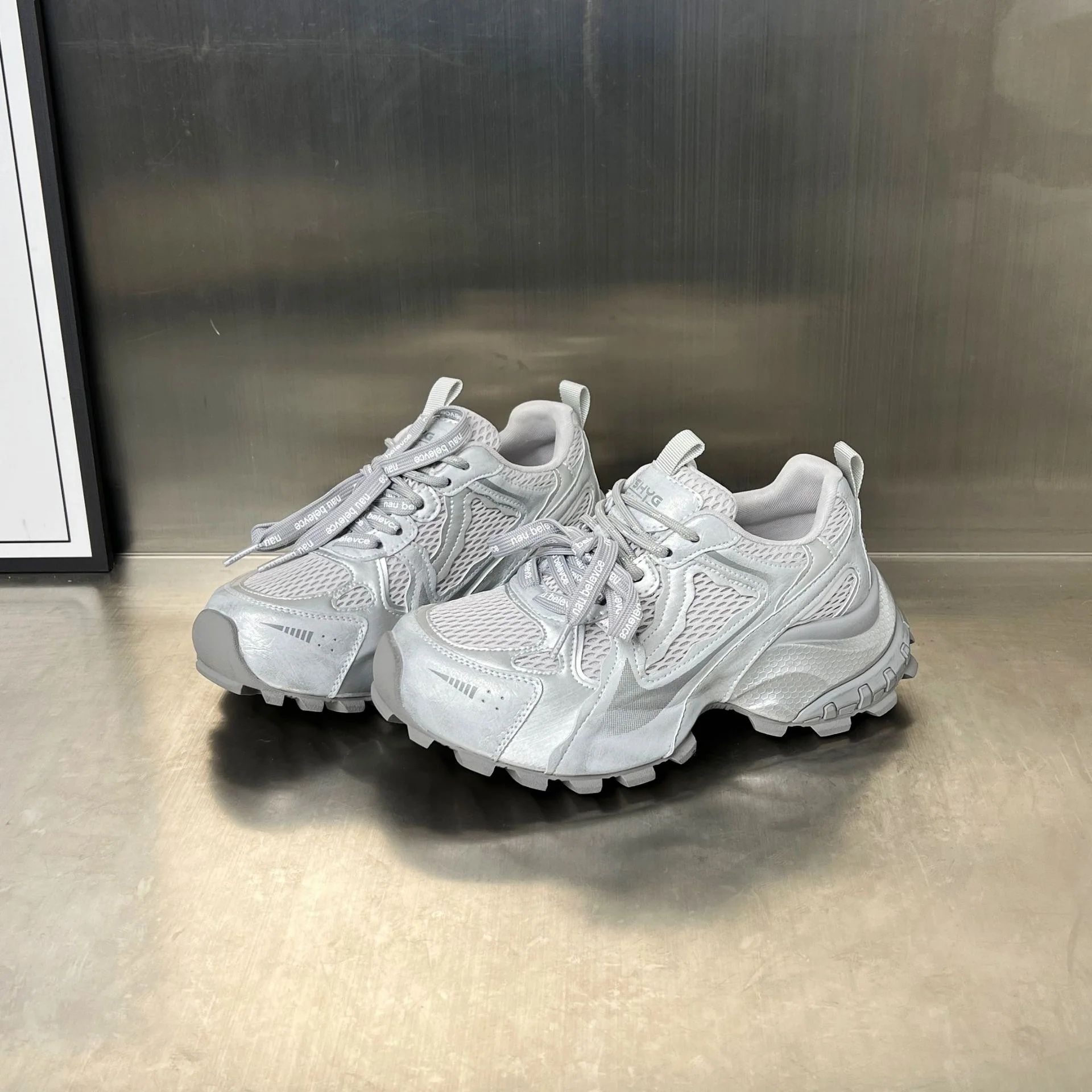 Damen Hochwertige Sportsneaker mit griffiger Laufsohle und atmungsaktiver Netzkonstruktion Heidi Mode - Image 2