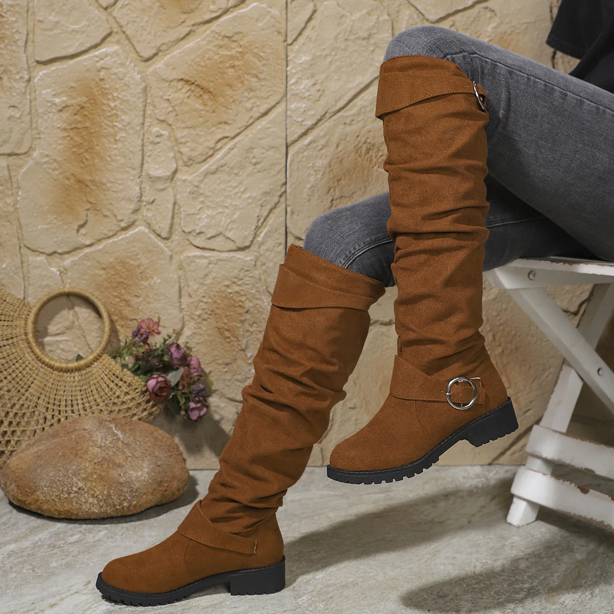 Damen hohe Stiefel mit modischem Rüschen-Design und dekorativem Riemen Heidi Mode - Image 4